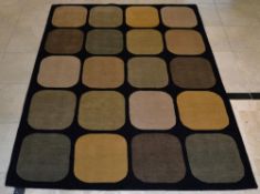 1 x Black 100% Wool Hand Knotted Nepalese Rug with Grey/Beige Circle Design - Dimensions: 237x173cm