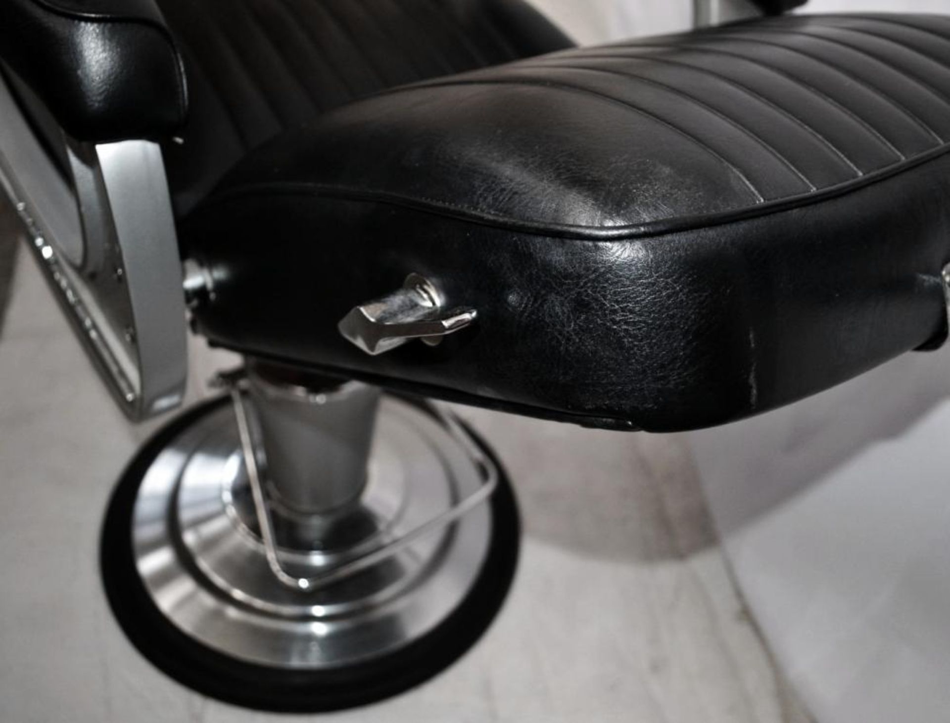 1 x Takara BELMONT "Apollo 2" Barbers Chair - Recently Taken From A Premier West-End Male Grooming S - Image 6 of 19