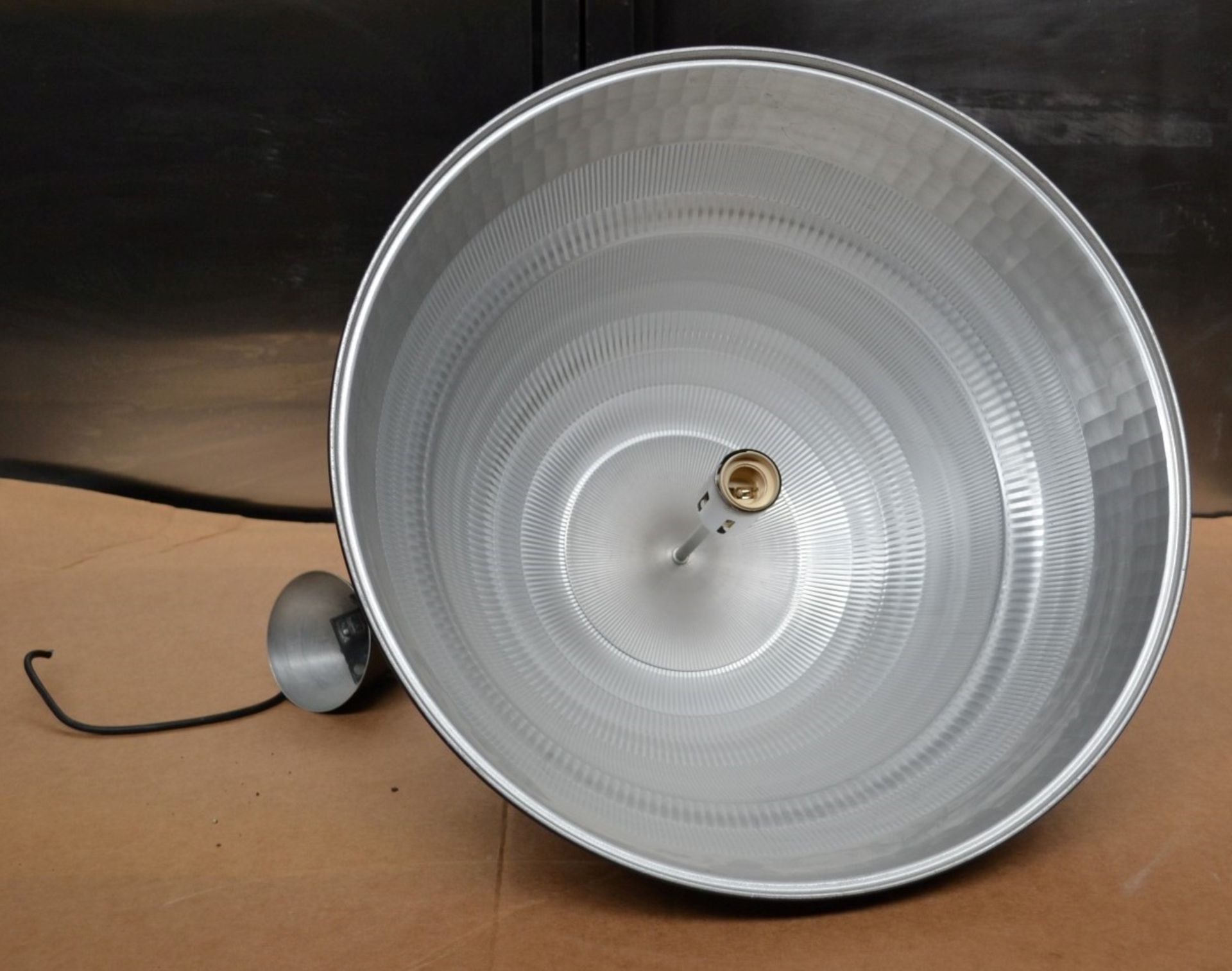 2 x Large Retro Industrial-style Pendant Ceiling Light Fittings - Colour: Black / White - Stylish - Image 2 of 3