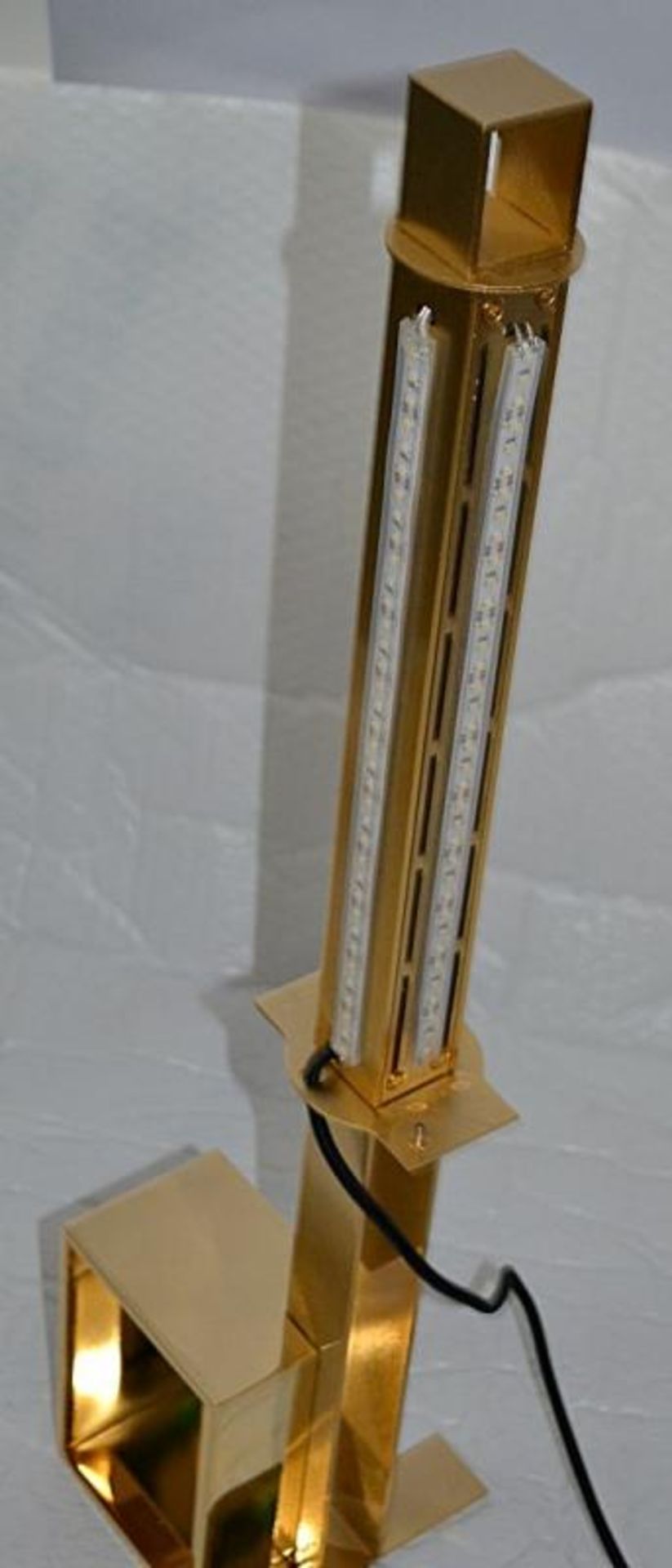 1 x FENDI CASA Chiara Bedside Lamp in Gold - Dimensions: H74 x W16 x D16cm - Ref: 4822331B - CL087 - - Image 5 of 14