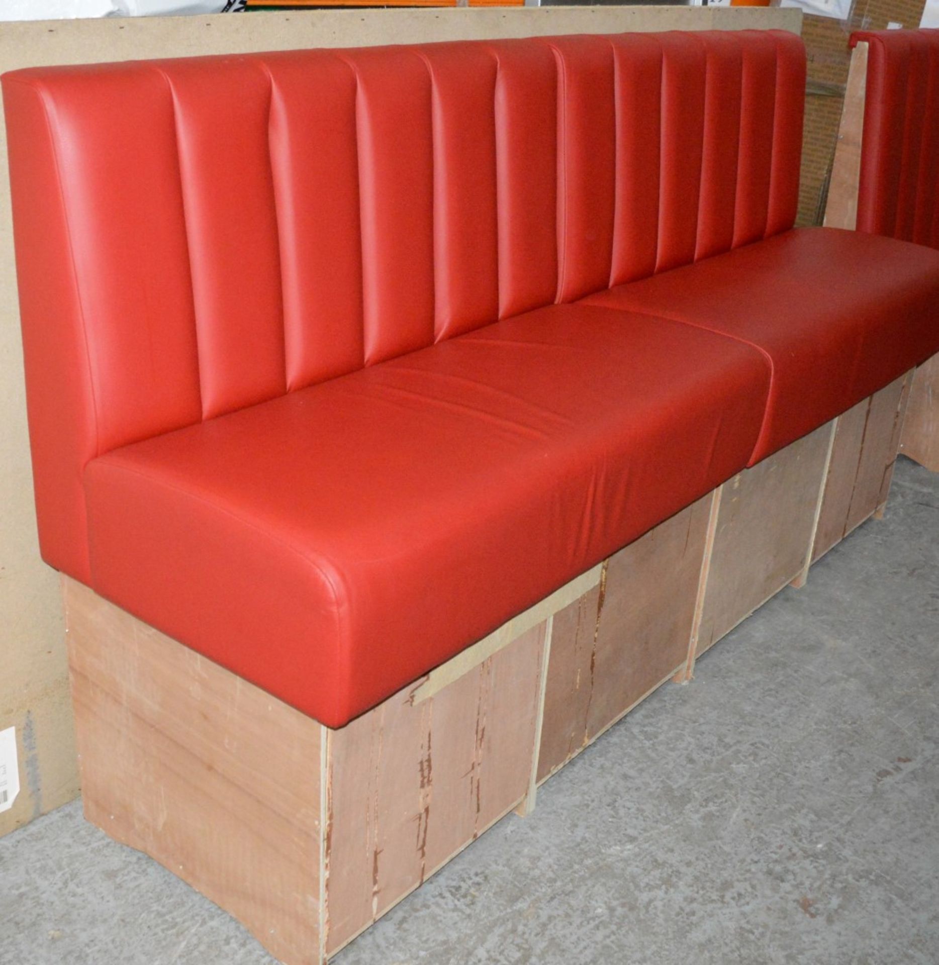 1 x High Seat Double Seating Bench Upholstered in Red Leather - Sits upto Four People - High Quality - Image 4 of 26