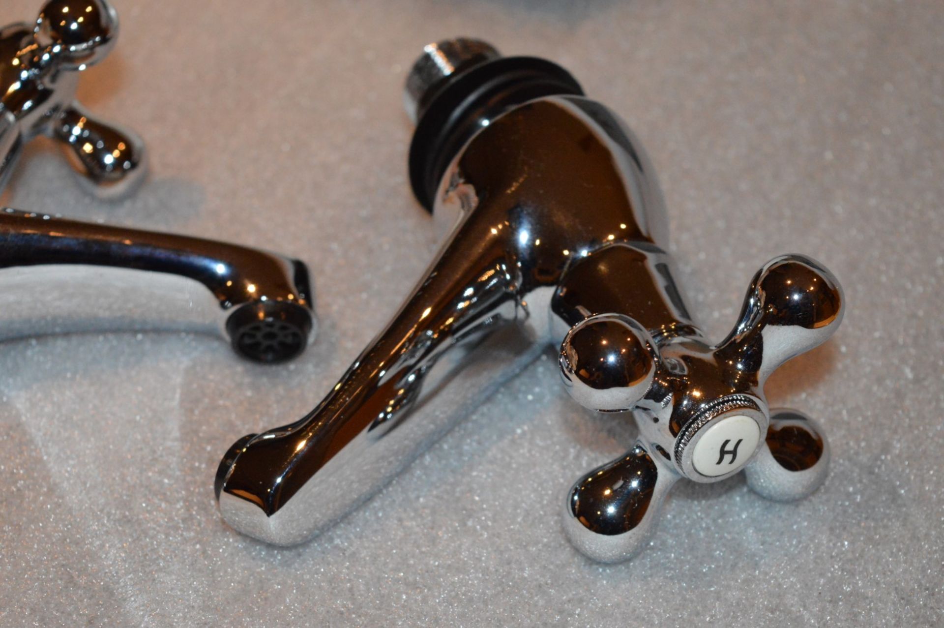 1 x Pair of Victorian Bath Taps - Traditional Style With Chrome Finish - New Stock - CL010 - Ref - Image 2 of 4