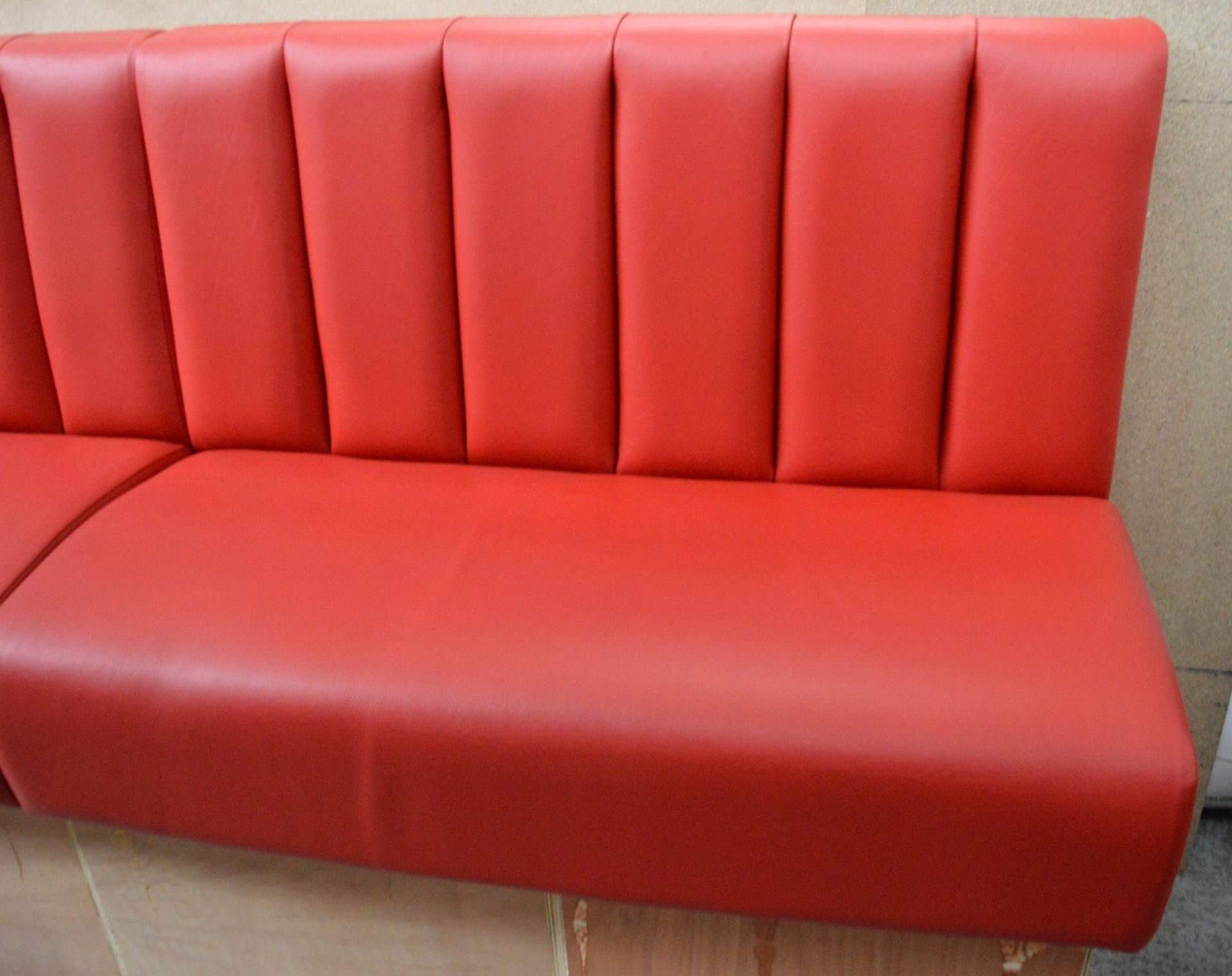 1 x High Seat Double Seating Bench Upholstered in Red Leather - Sits upto Four People - High Quality - Image 7 of 26