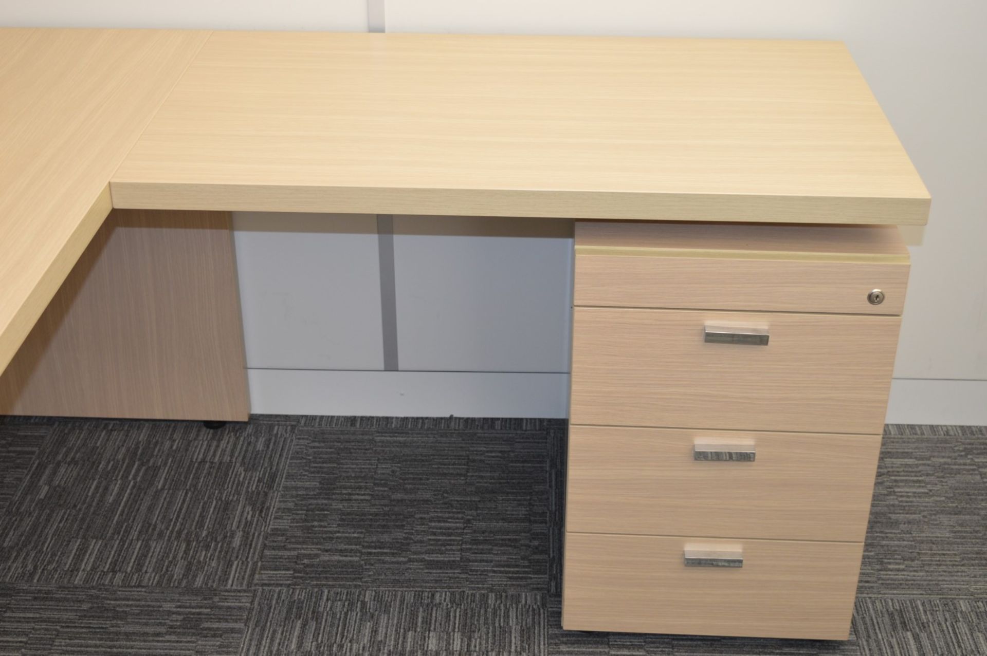 1 x Babini Executives Office Desk With Three Drawer Pedestal and Side Table - Attractive Finish With - Image 6 of 9