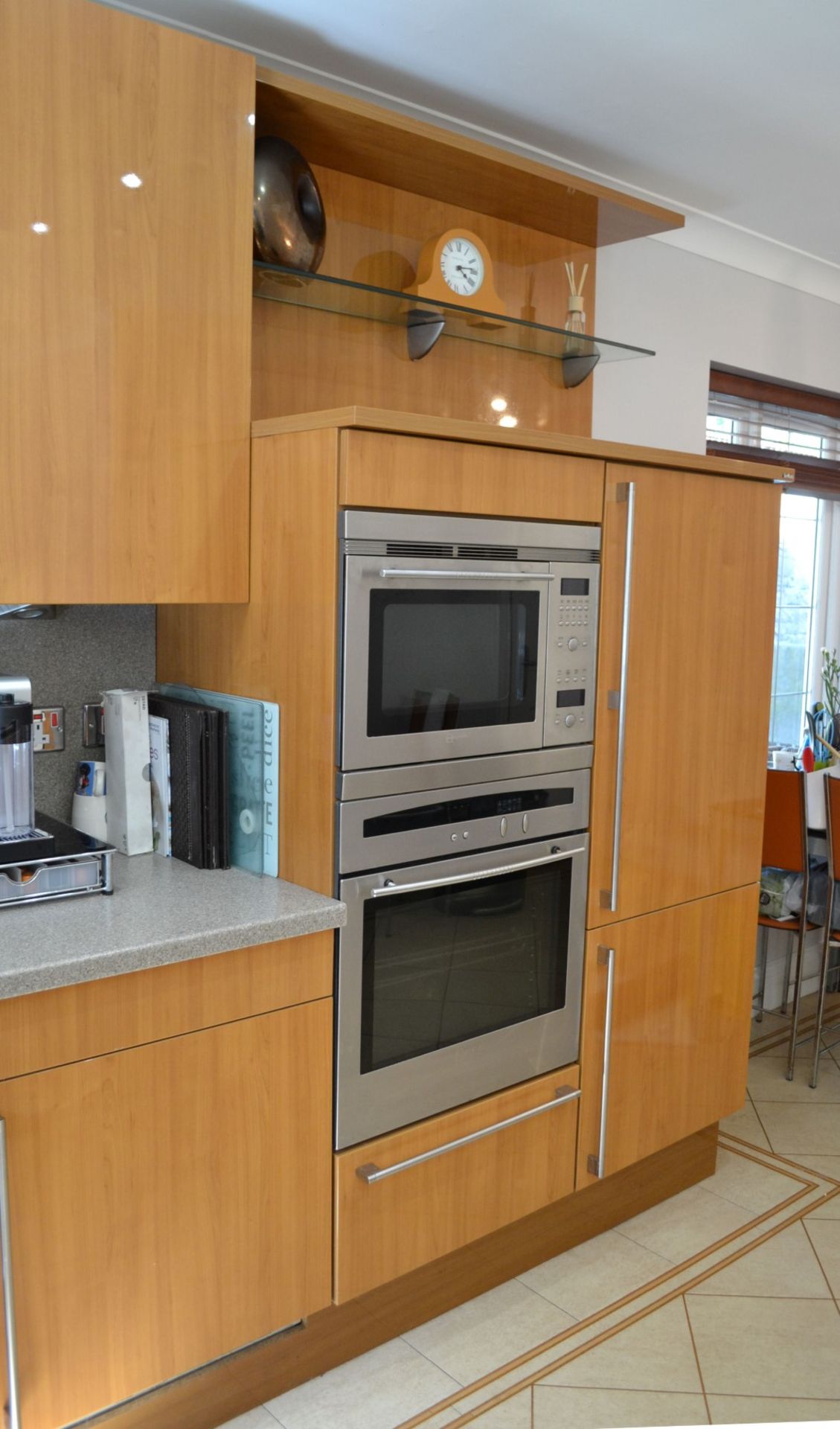 1 x Bespoke Siematic Gloss Fitted Kitchen With Corian Worktops, Frosted Glass Breakfast Bar - NO VAT - Image 40 of 91