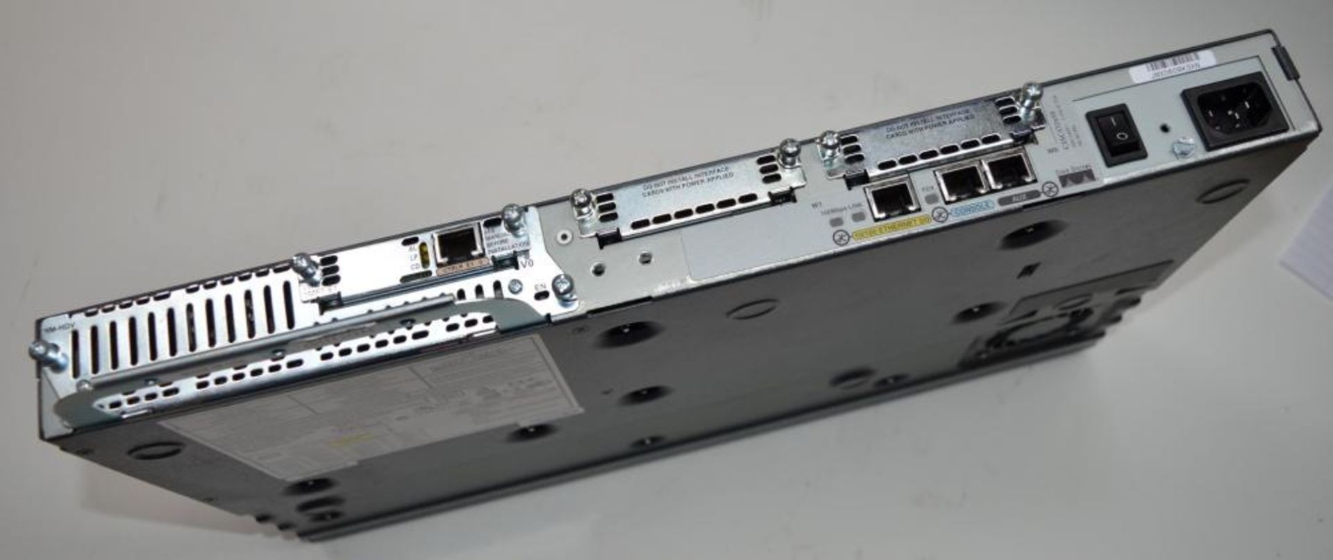 1 x Cisco 2650 Modular Router - CL400 - Ref IT039 - Location: Altrincham WA14 - Image 3 of 7