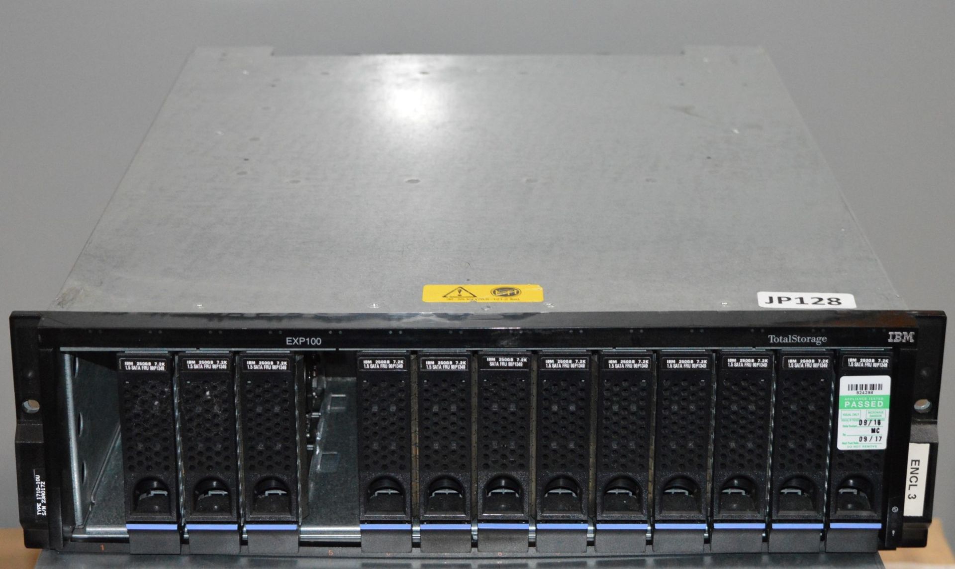 1 x IBM Total Storage EXP100 DS400 Hard Drive Expansion Bay - Model 1710 - CL400 - Ref JP128 -