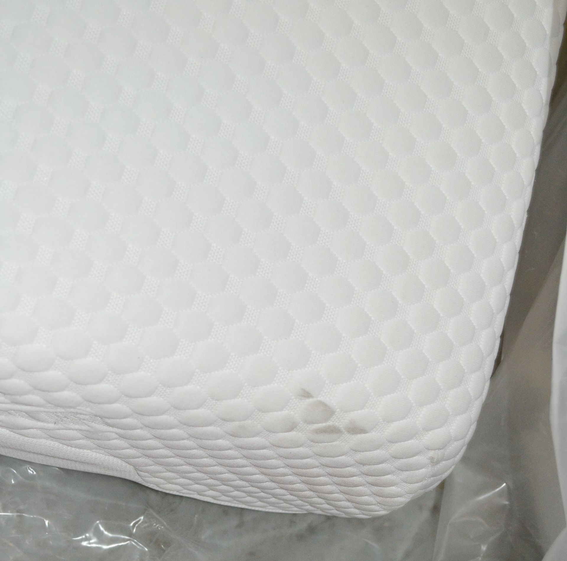 **Just Added** 1 x TEMPUR Cloud 22 Super King Mattress - Dimensions: D180 x H200 x D22cm - Ref: - Image 4 of 5