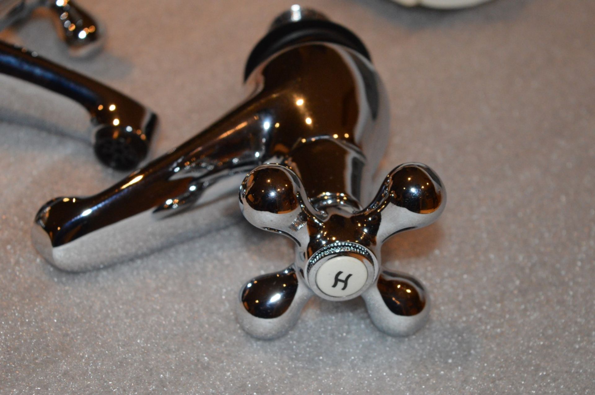 1 x Pair of Victorian Bath Taps - Traditional Style With Chrome Finish - New Stock - CL010 - Ref - Image 4 of 4