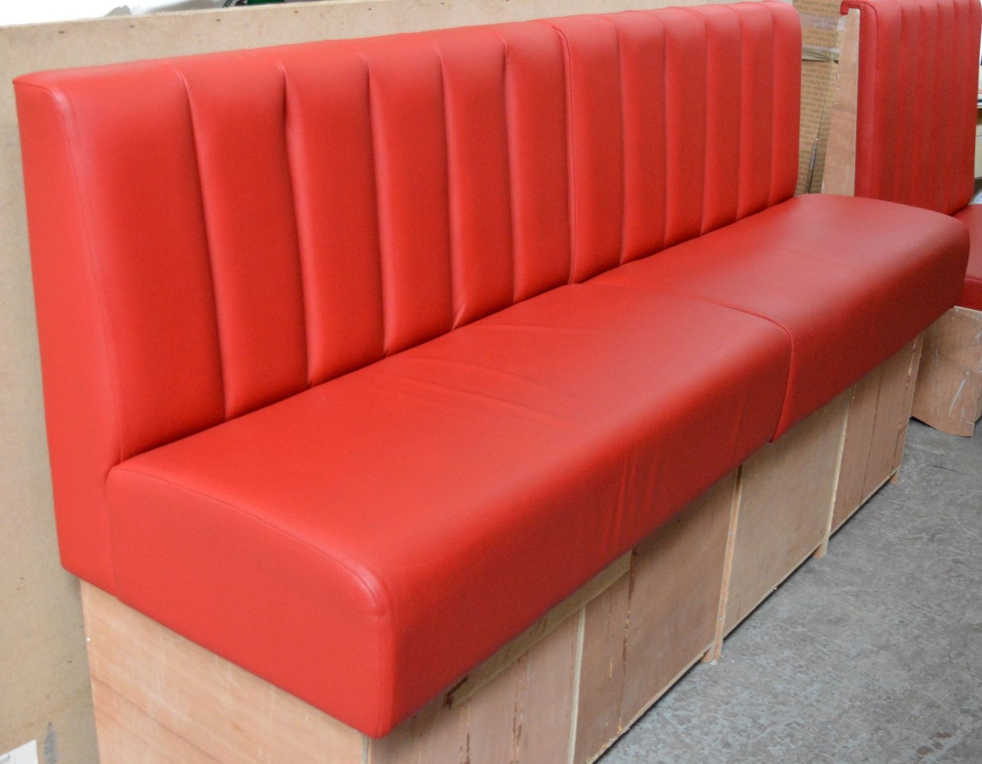 1 x High Seat Double Seating Bench Upholstered in Red Leather - Sits upto Four People - High Quality - Image 5 of 26