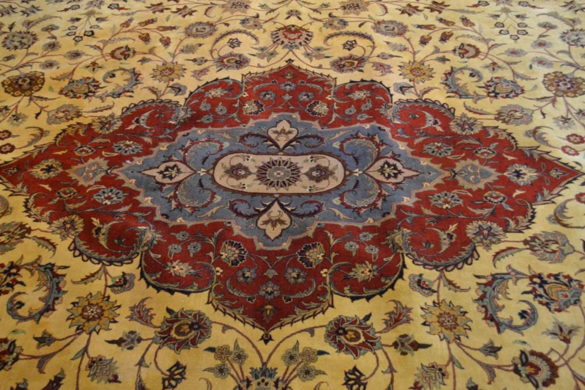 1 x Very Fine Top Quality Pakistan Tabriz Design Carpet - 320 Knot Count - Dimensions: 546x376cm - N - Image 3 of 31