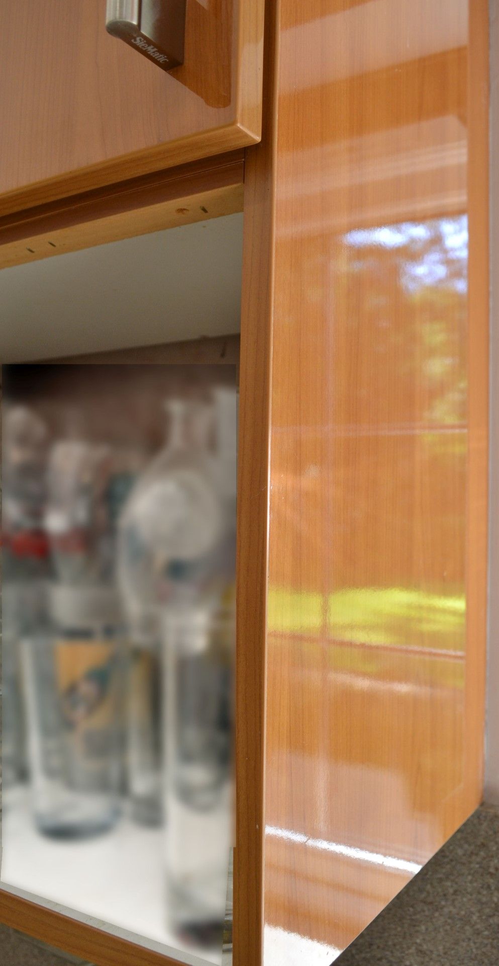 1 x Bespoke Siematic Gloss Fitted Kitchen With Corian Worktops, Frosted Glass Breakfast Bar - NO VAT - Image 85 of 91