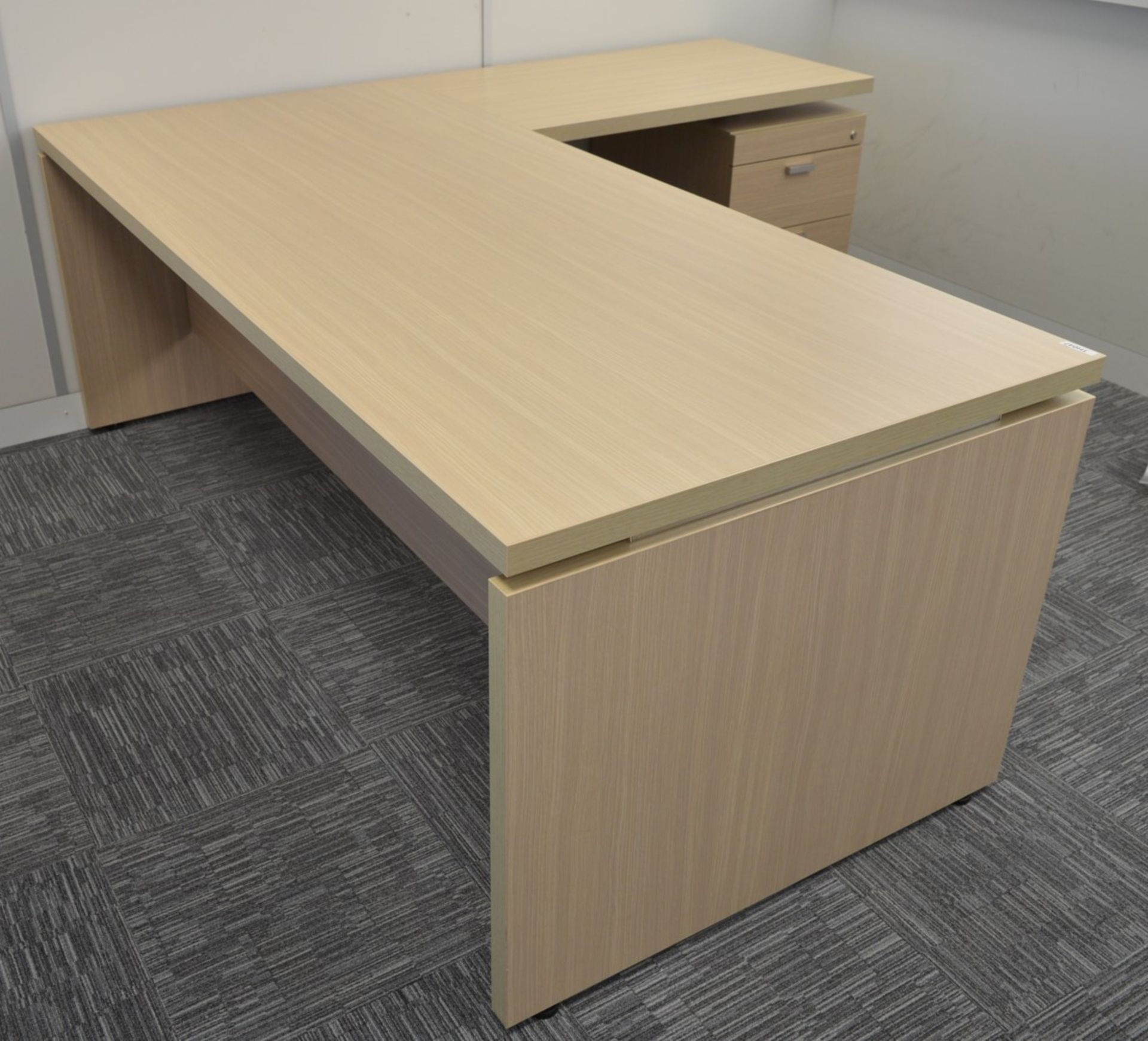 1 x Babini Executives Office Desk With Three Drawer Pedestal and Side Table - Attractive Finish With - Image 5 of 9