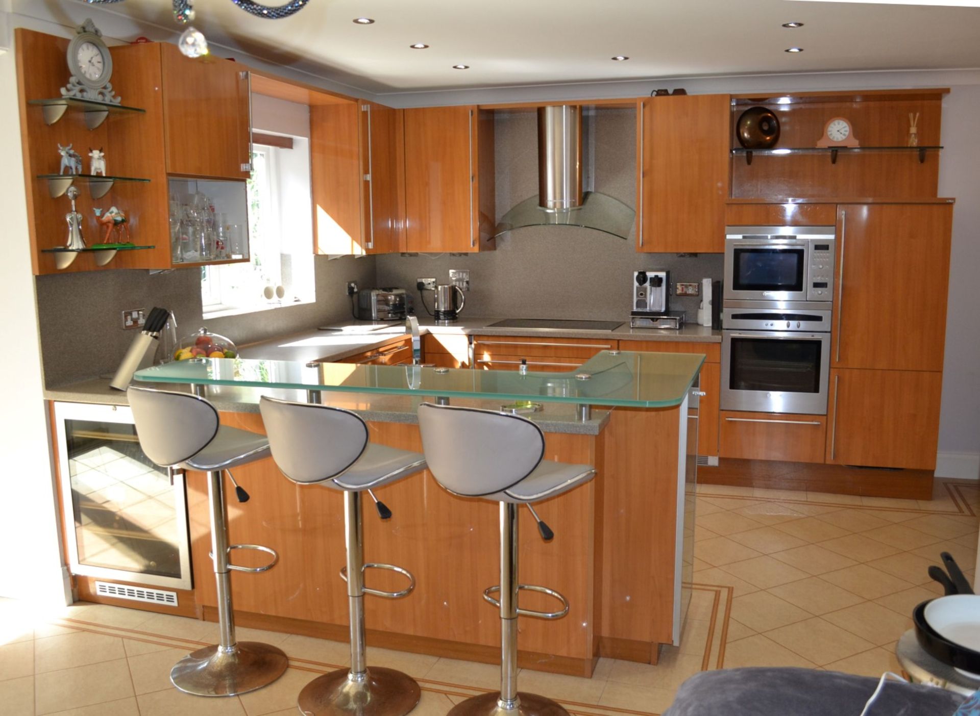 1 x Bespoke Siematic Gloss Fitted Kitchen With Corian Worktops, Frosted Glass Breakfast Bar - NO VAT