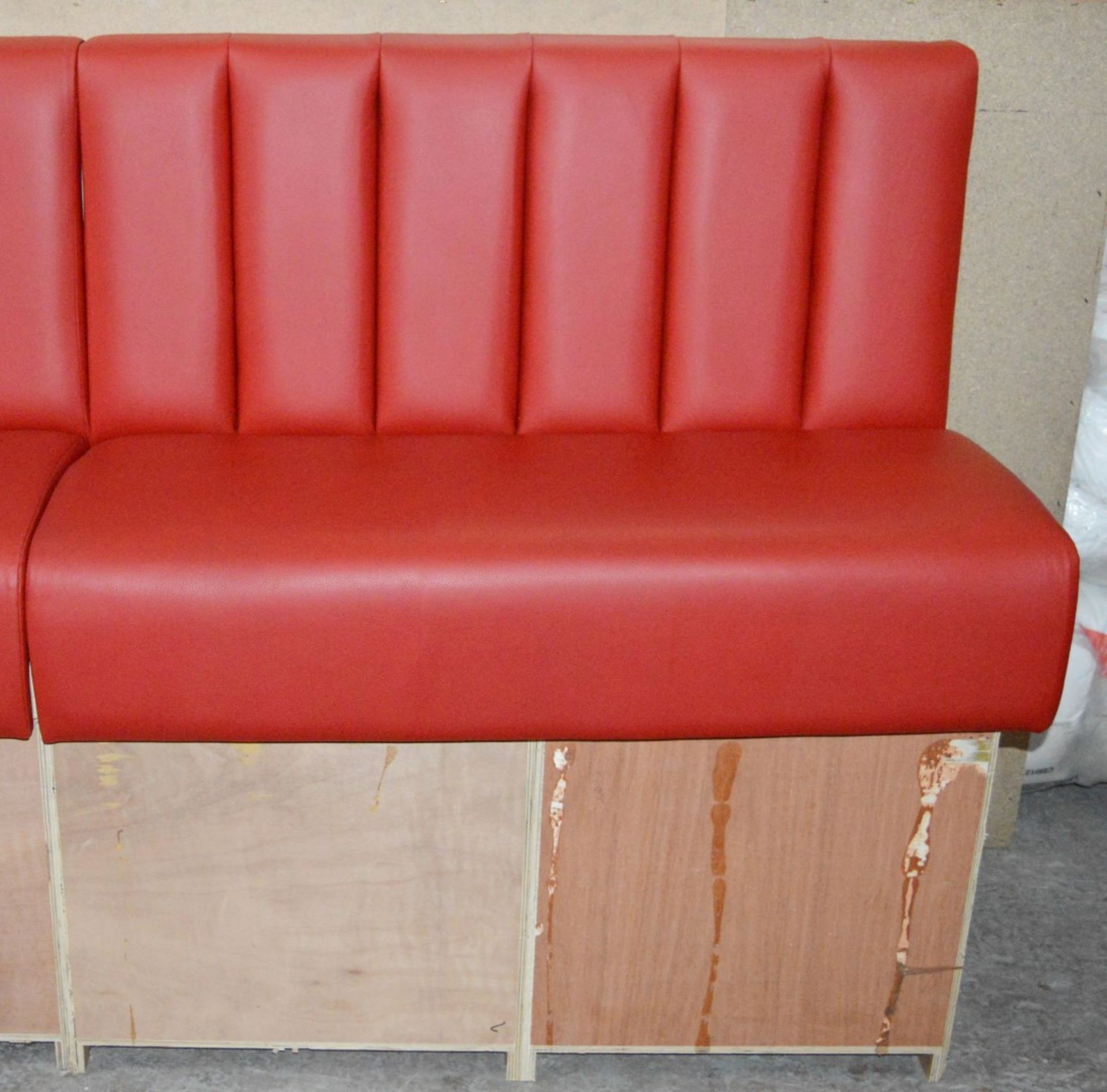 1 x High Seat Double Seating Bench Upholstered in Red Leather - Sits upto Four People - High Quality - Image 13 of 26