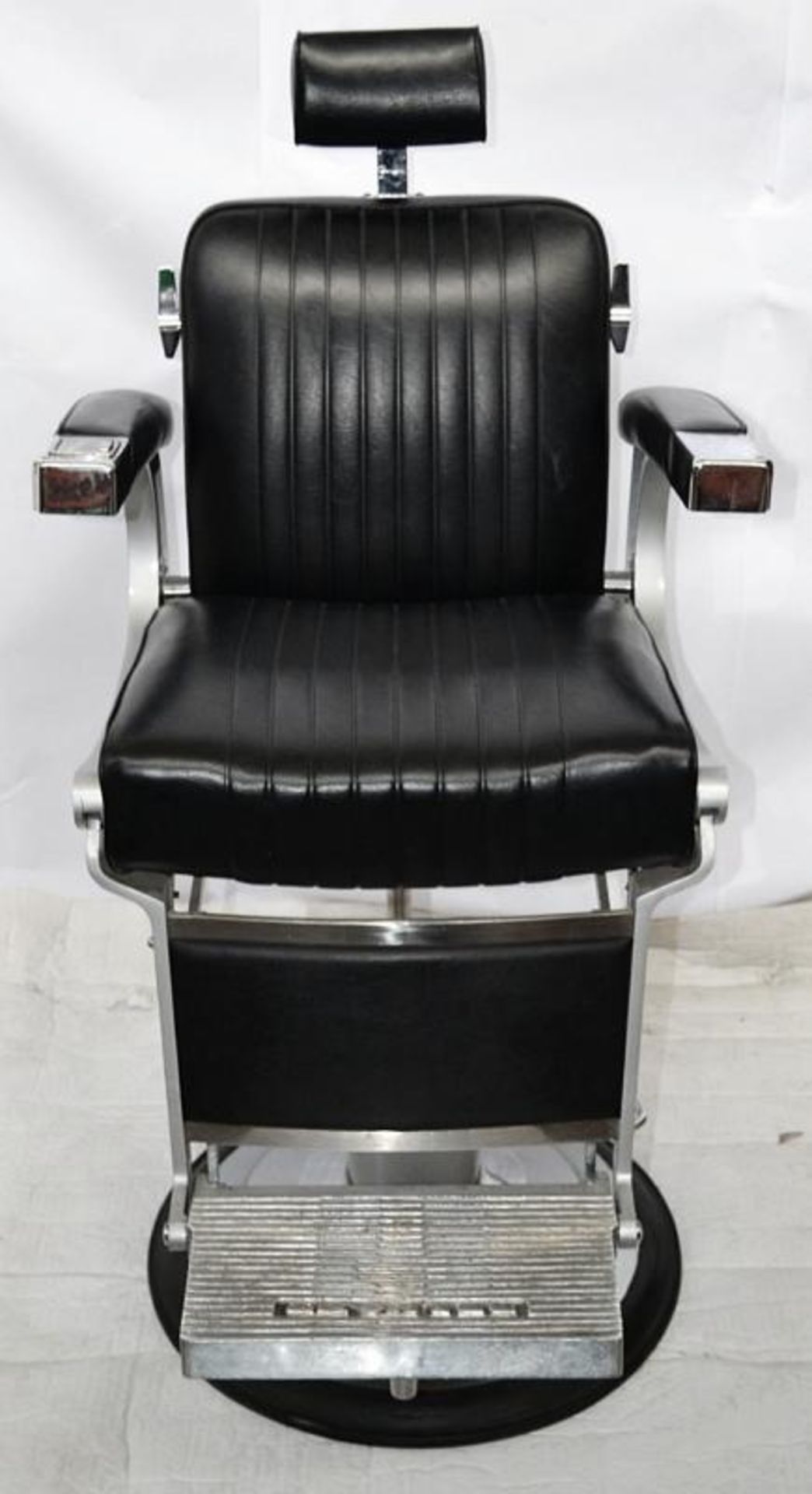 1 x Takara BELMONT "Apollo 2" Barbers Chair - Recently Taken From A Premier West-End Male Grooming S - Image 3 of 19