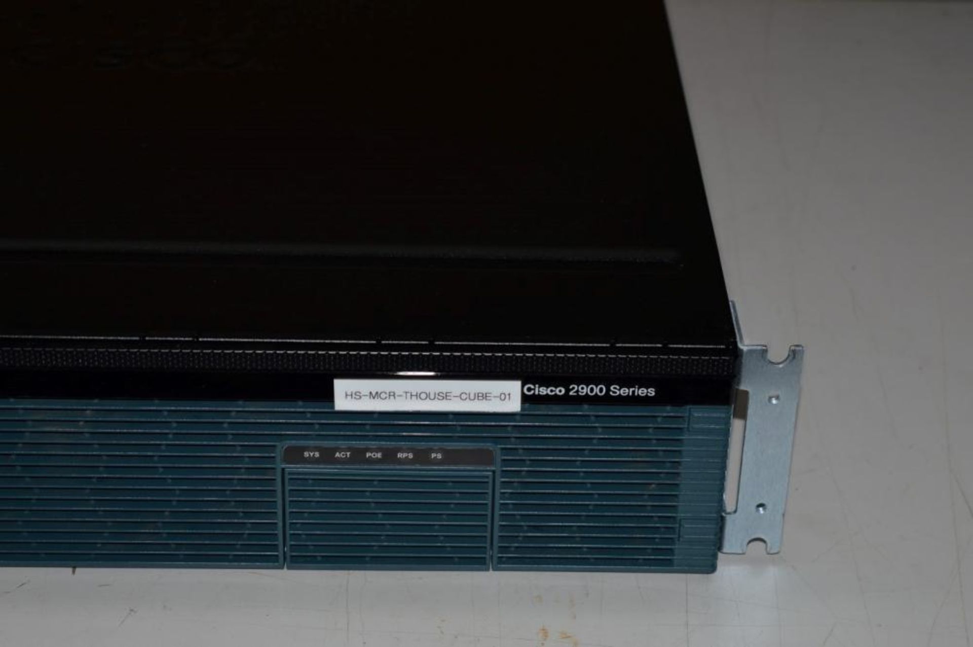 1 x Cisco 2900 Series Integrated Services Router - Cisco 2921 k9 v06 - CL400 - Ref IT150 - Location: - Image 3 of 3