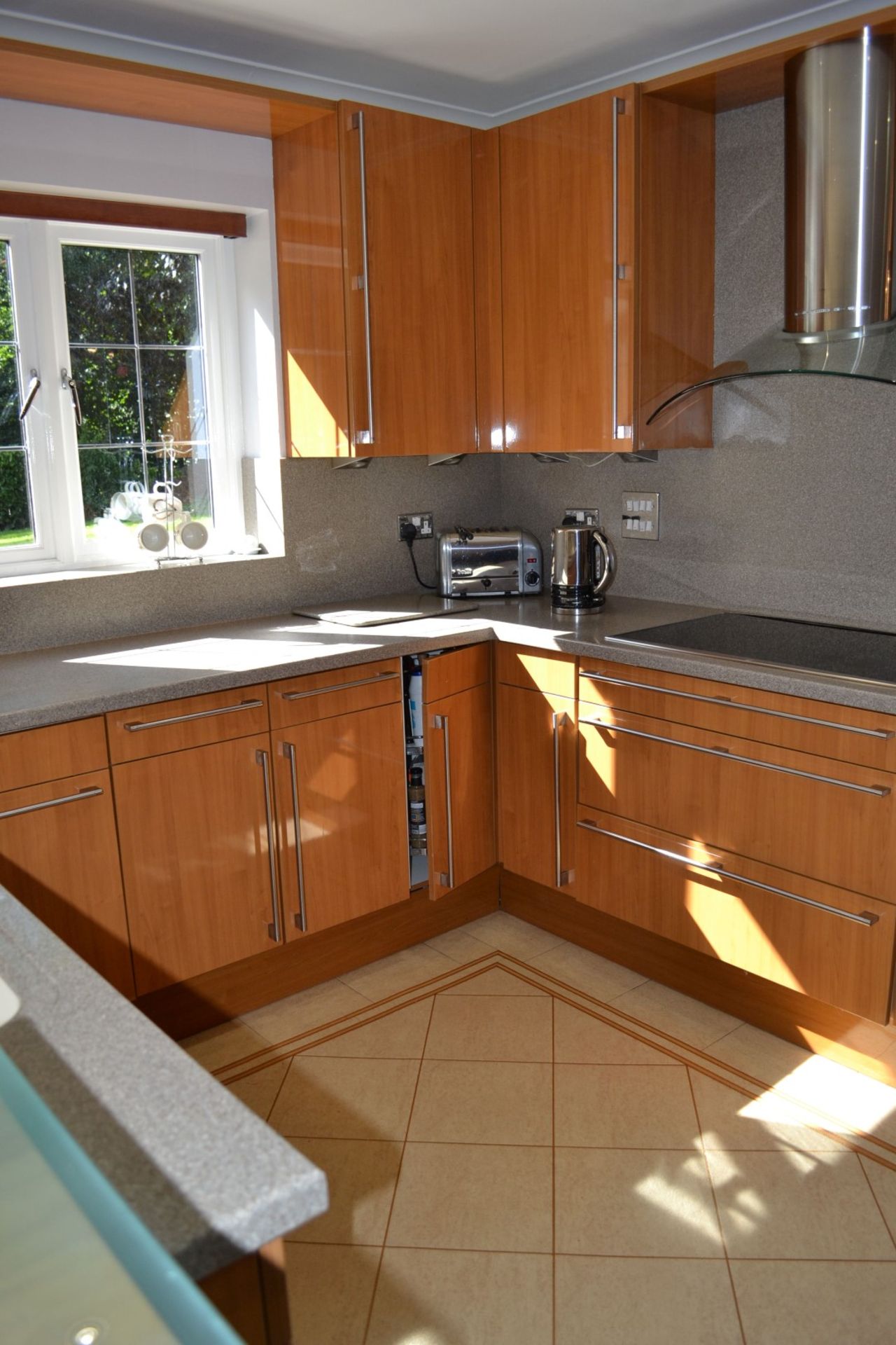 1 x Bespoke Siematic Gloss Fitted Kitchen With Corian Worktops, Frosted Glass Breakfast Bar - NO VAT - Image 12 of 91