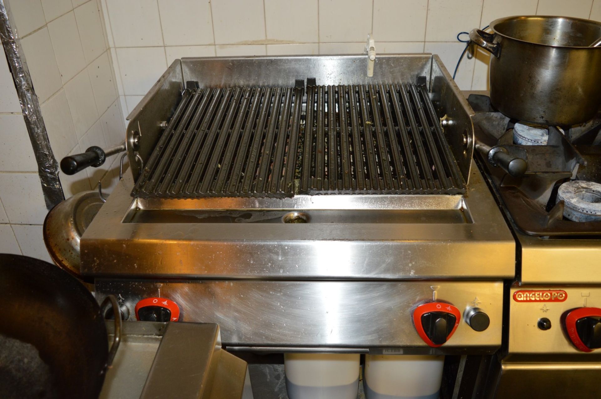 1 x Angelo Po Natural Gas Chargrill - Stainless Steel Finish - Enamelled Cast Iron Griddle With - Image 3 of 8