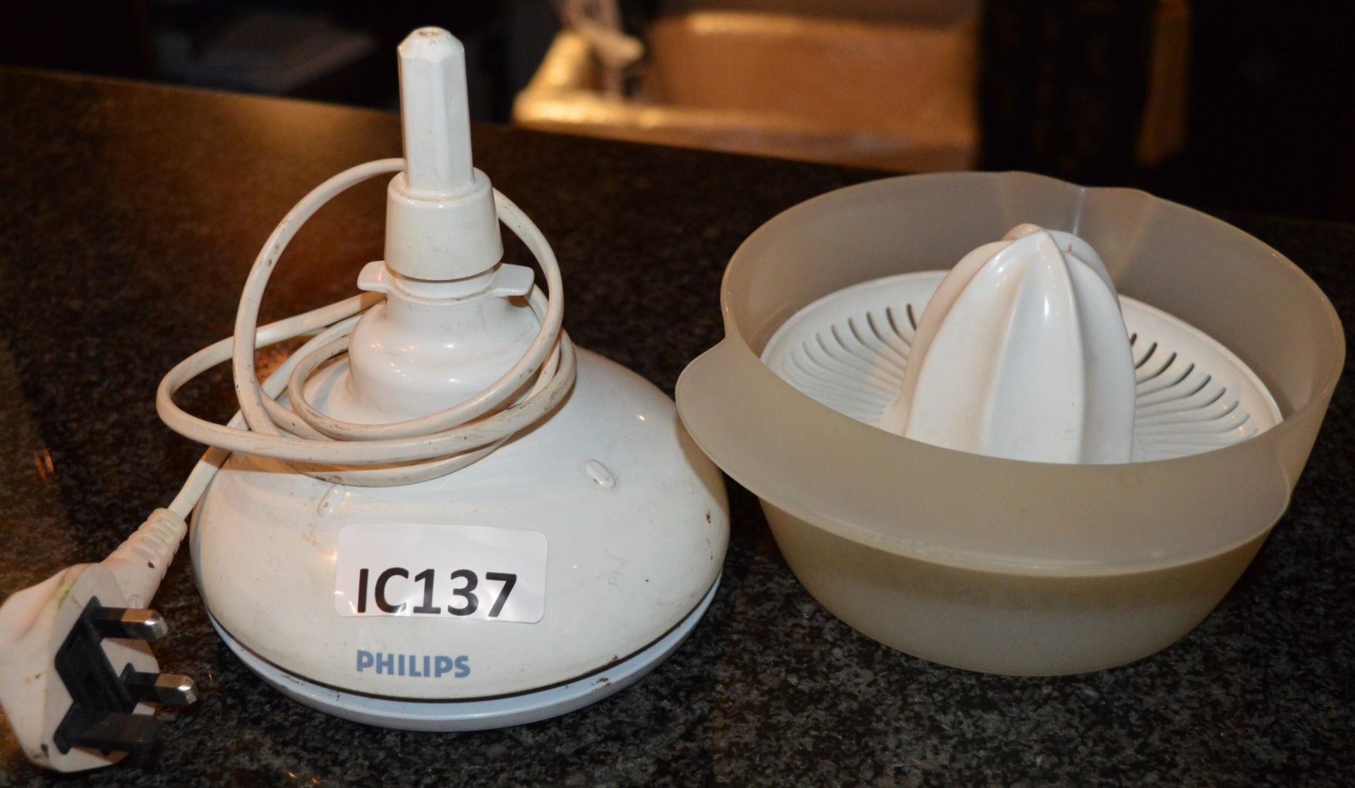 1 x Philips HR2737 Citrus Press - CL180 - Ref IC137 - Location: London EC3V - Image 2 of 2