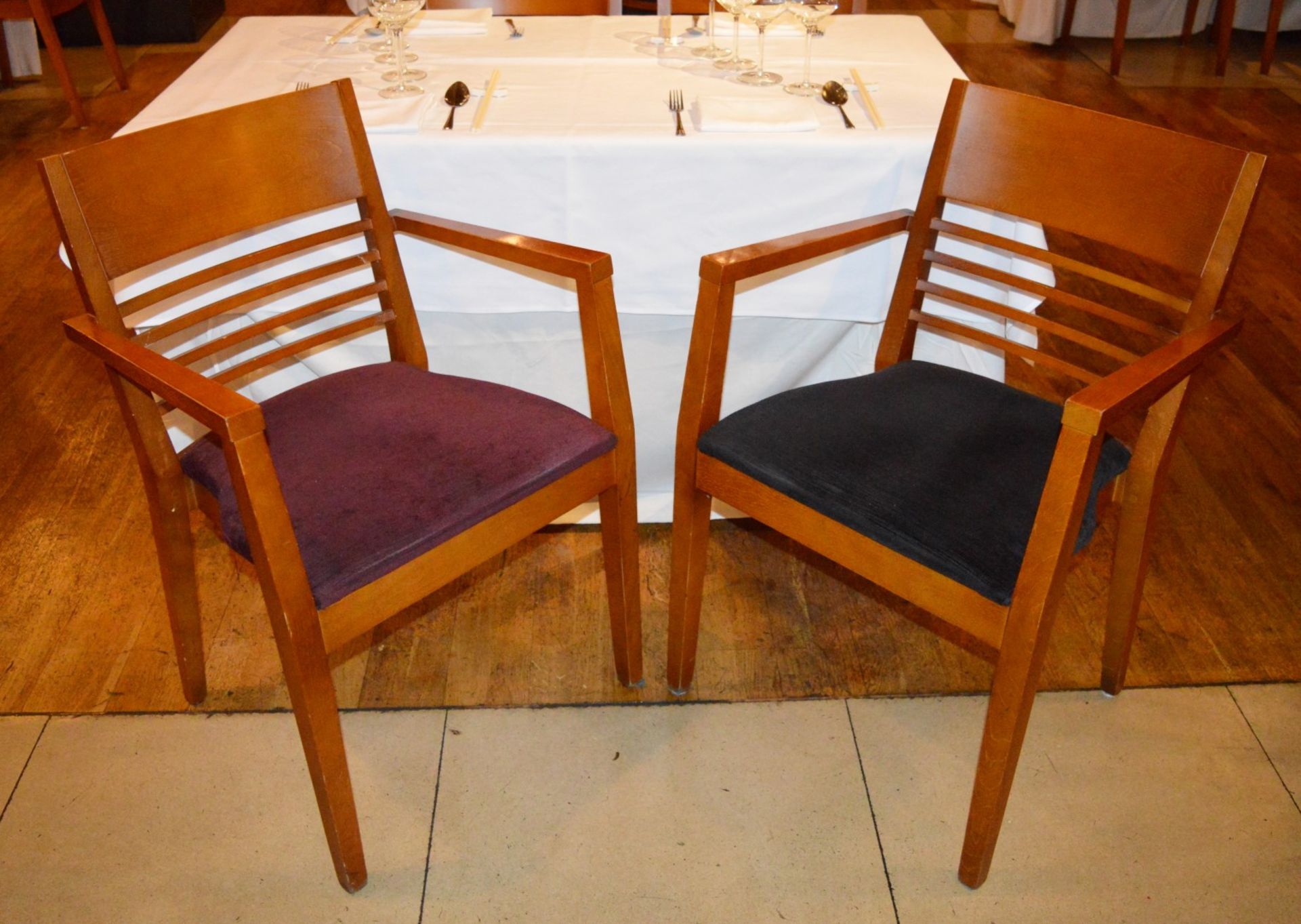 1 x Rectangular Dining Table and Four Solid Wood Chairs - Commercial Restaurant Table and Chair - Image 7 of 9