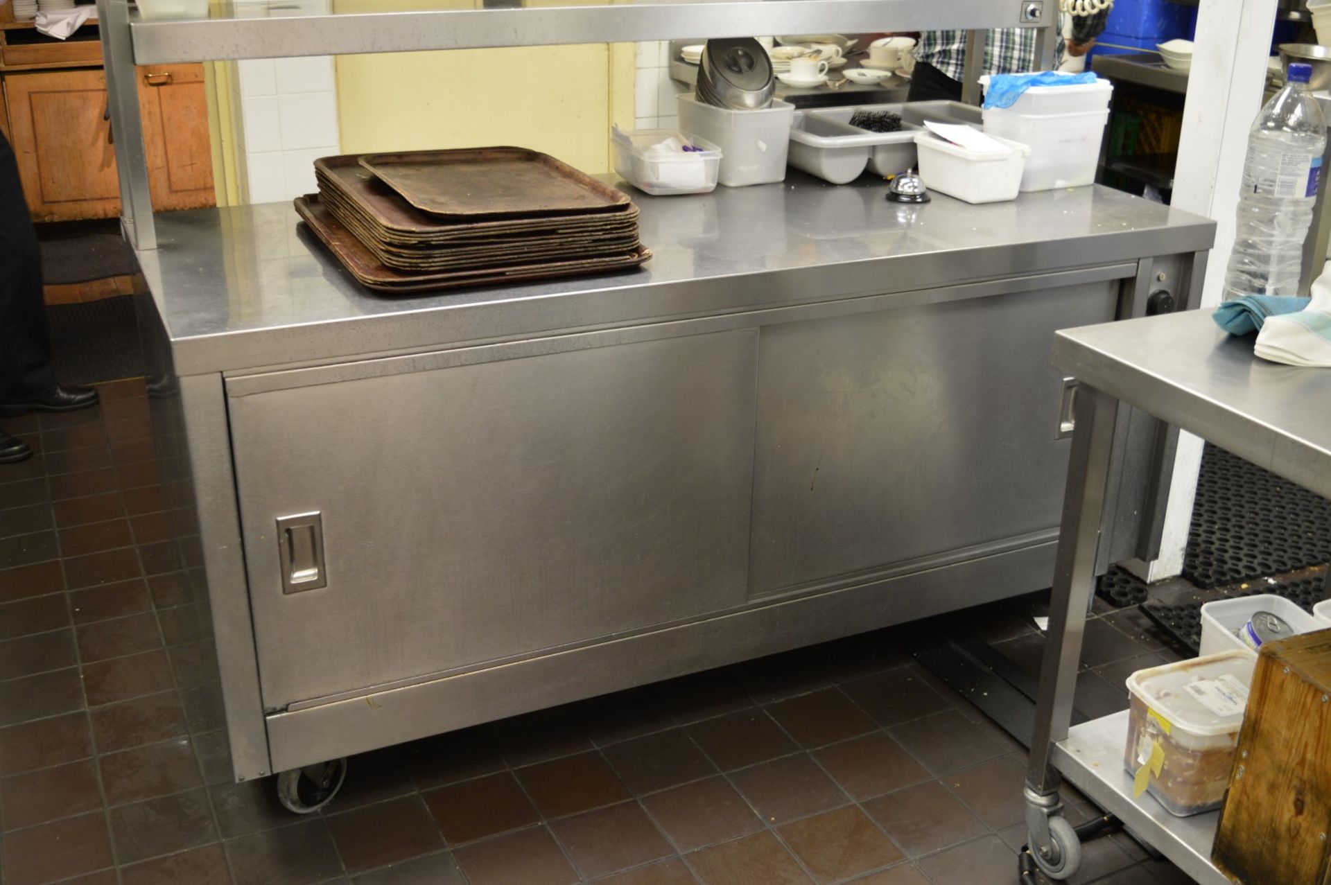 1 x Stainless Steel Prep Counter With Warming Cupboard, Castors and Two Tier Plate Gantry - H83/ - Image 2 of 9