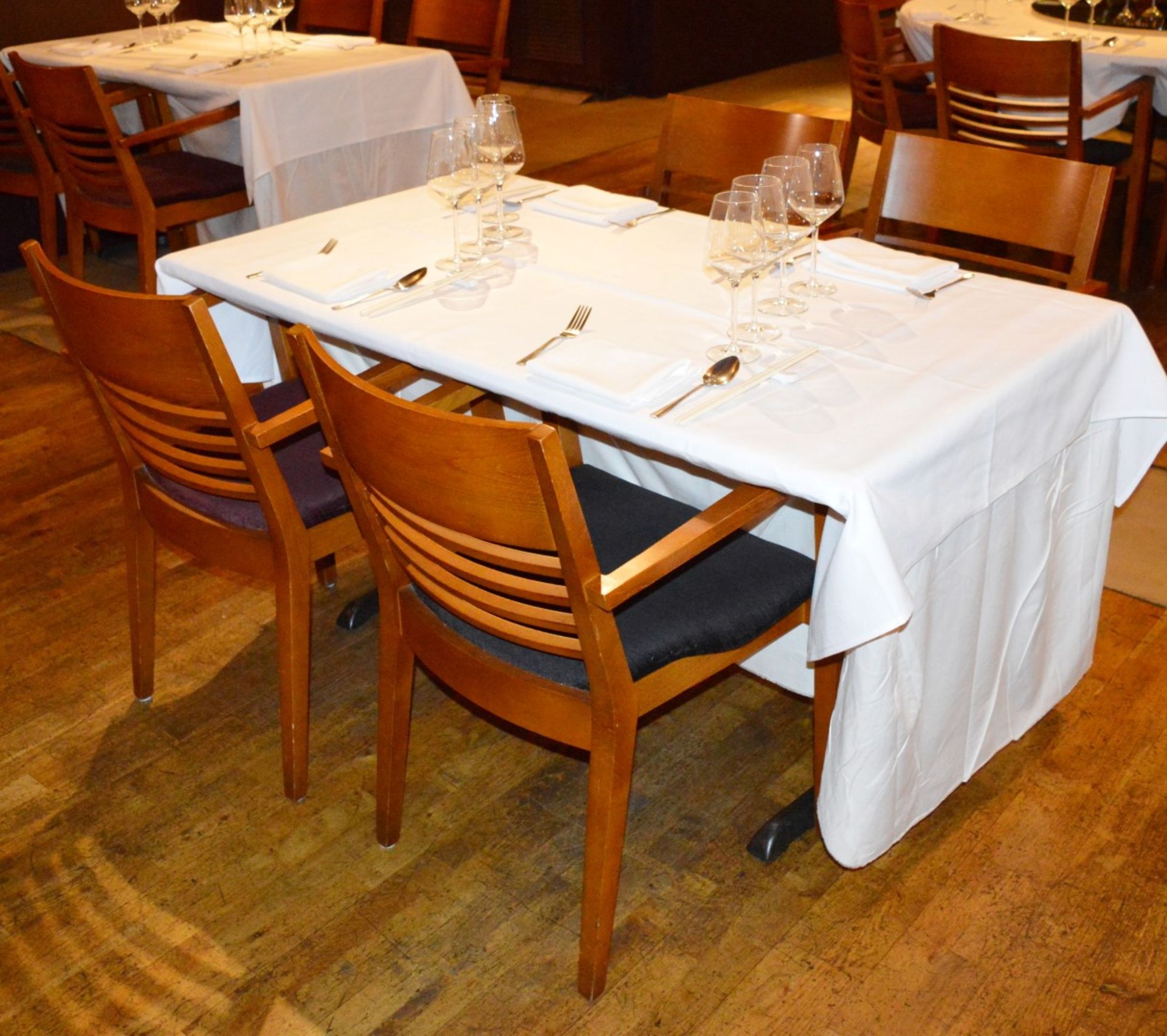 1 x Rectangular Dining Table and Four Solid Wood Chairs - Commercial Restaurant Table and Chair - Image 5 of 9