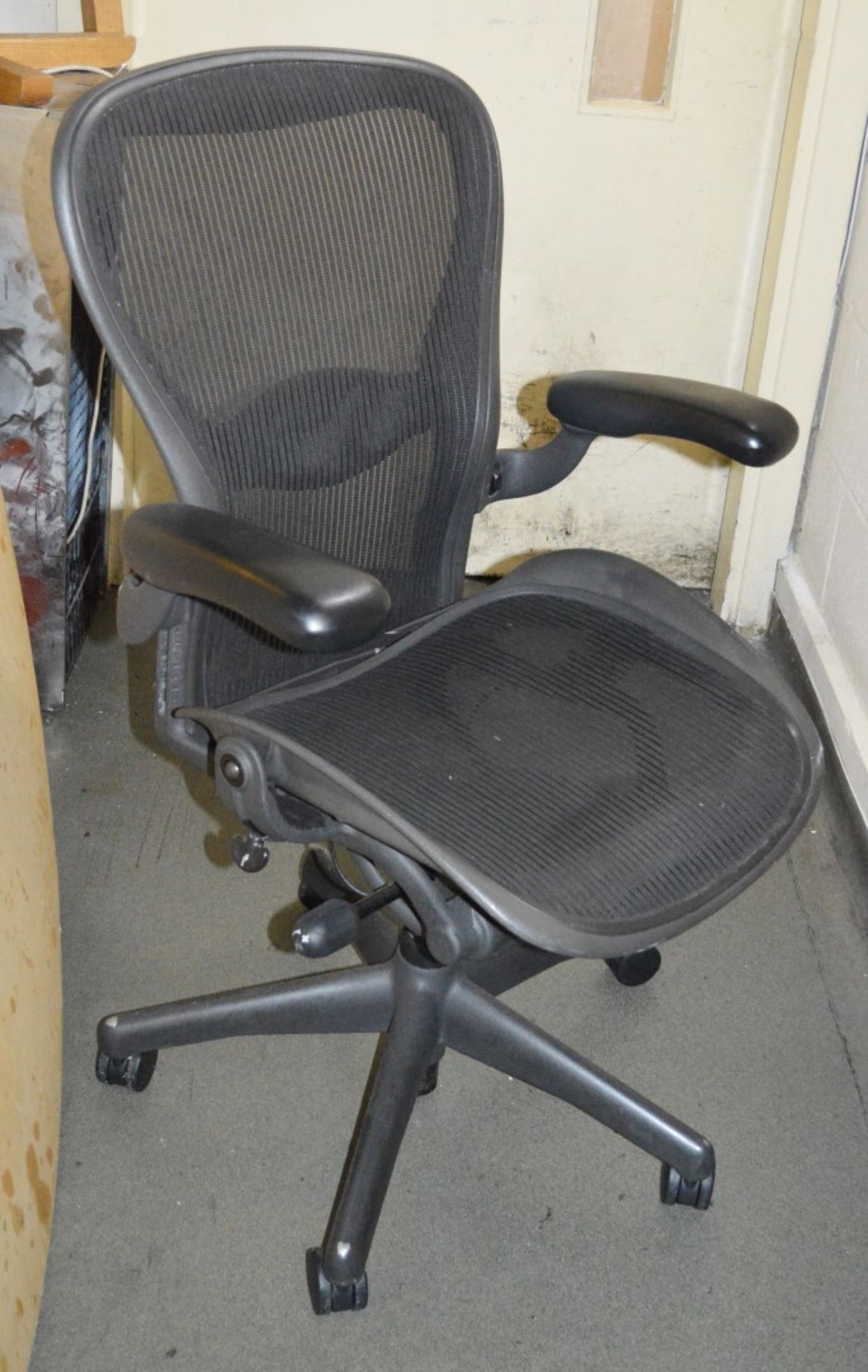 1 x Herman Miller Ergonomic Office Chair - CL180 - Ref IC000 - Location: London EC3V - Approx RRP £