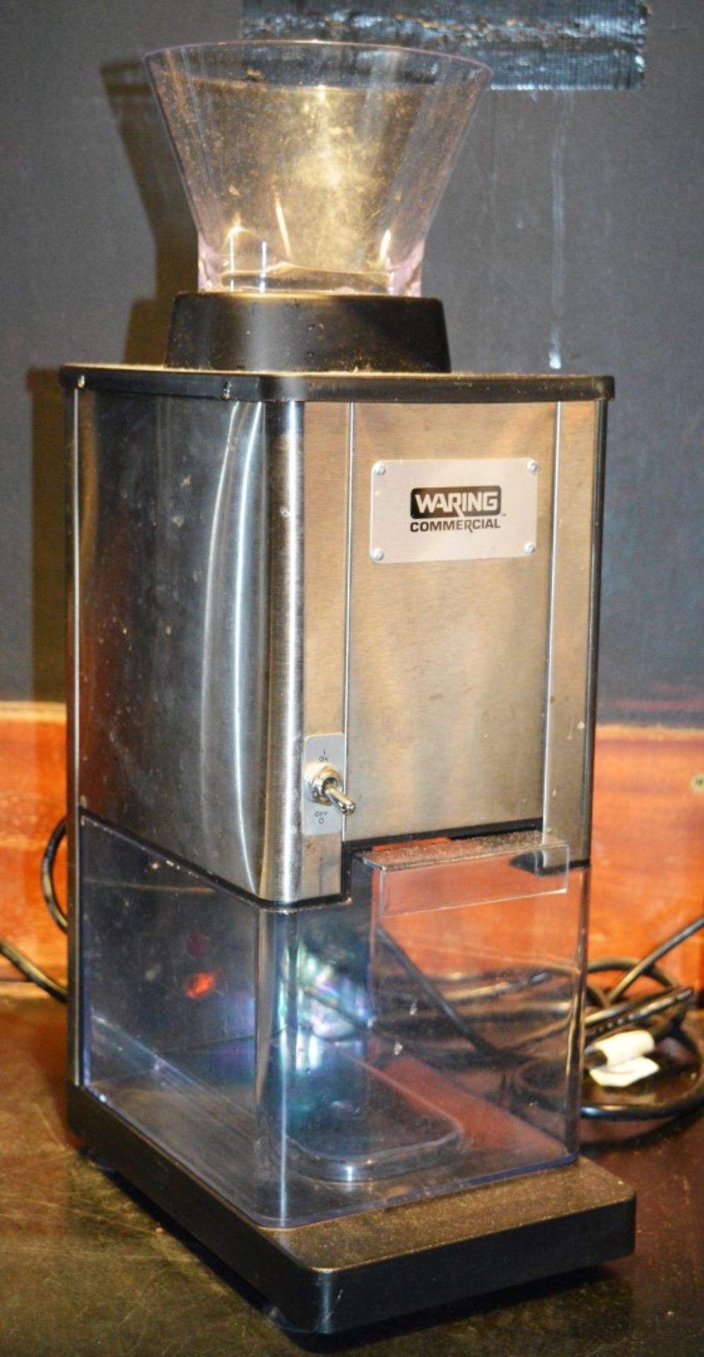 1 x Waring Commercial IC70K Desktop Ice Crusher - Heavy Duty Motor - 13.6kg Per Hour Output -