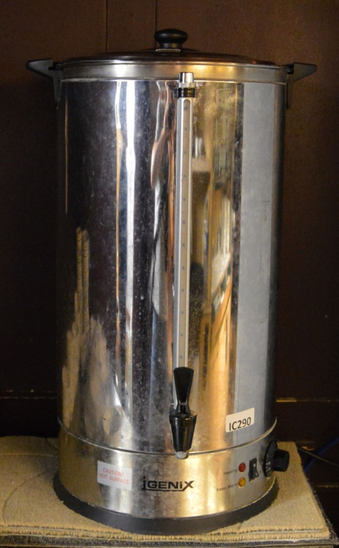 1 x Igenix 30 Litre Tea Urn & Hot Water Dispenser - 240v - CL180 - Ref IC290 - Location: London EC3V