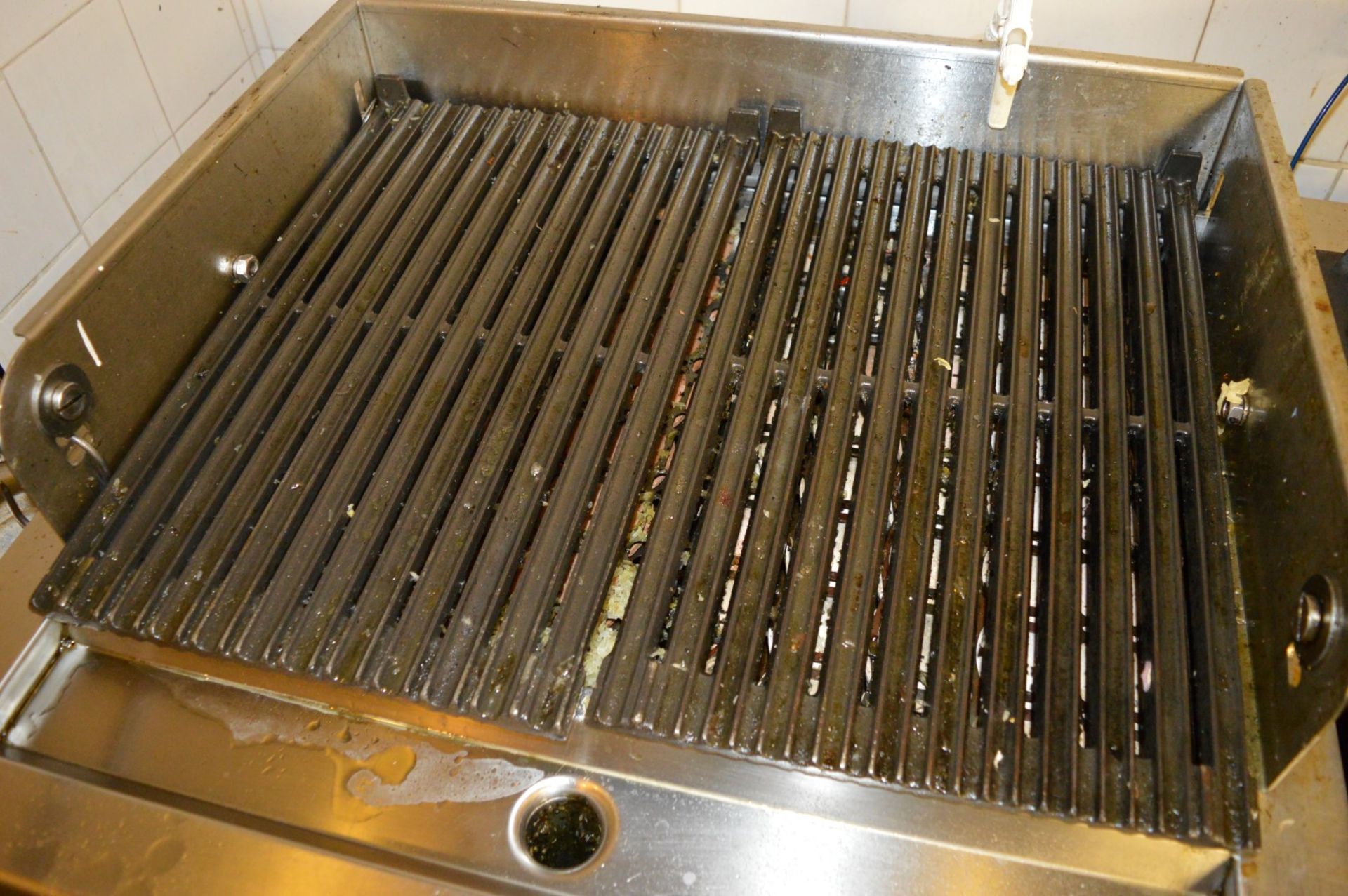 1 x Angelo Po Natural Gas Chargrill - Stainless Steel Finish - Enamelled Cast Iron Griddle With - Image 5 of 8