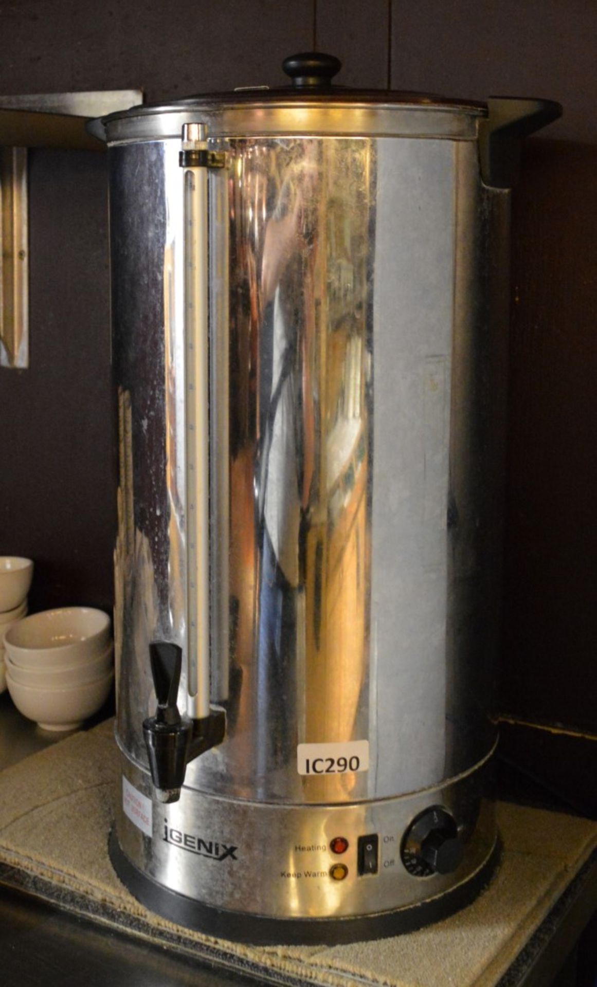 1 x Igenix 30 Litre Tea Urn & Hot Water Dispenser - 240v - CL180 - Ref IC290 - Location: London EC3V - Image 2 of 5