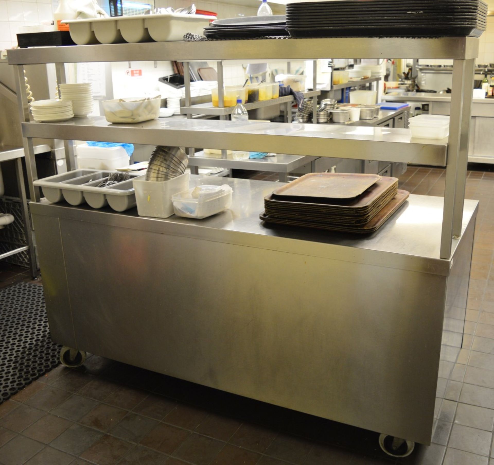 1 x Stainless Steel Prep Counter With Warming Cupboard, Castors and Two Tier Plate Gantry - H83/ - Image 7 of 9