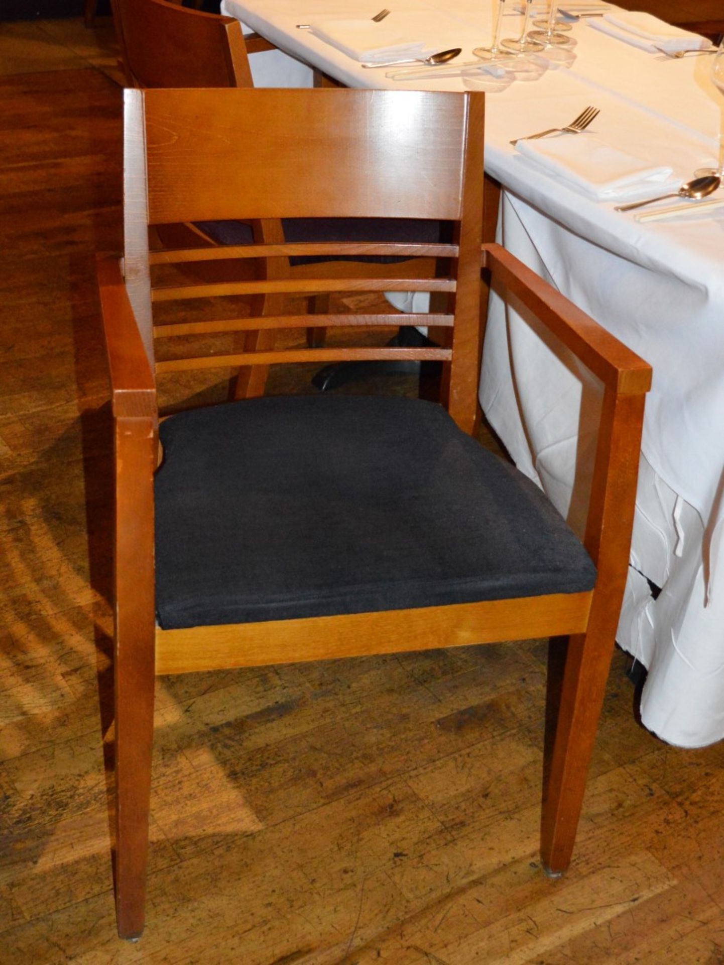 1 x Rectangular Dining Table and Four Solid Wood Chairs - Commercial Restaurant Table and Chair - Image 6 of 9