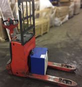 1 x Linde T20 Electric Pallet Truck With Box Guard - Tested and Working - Key and Charger Included -