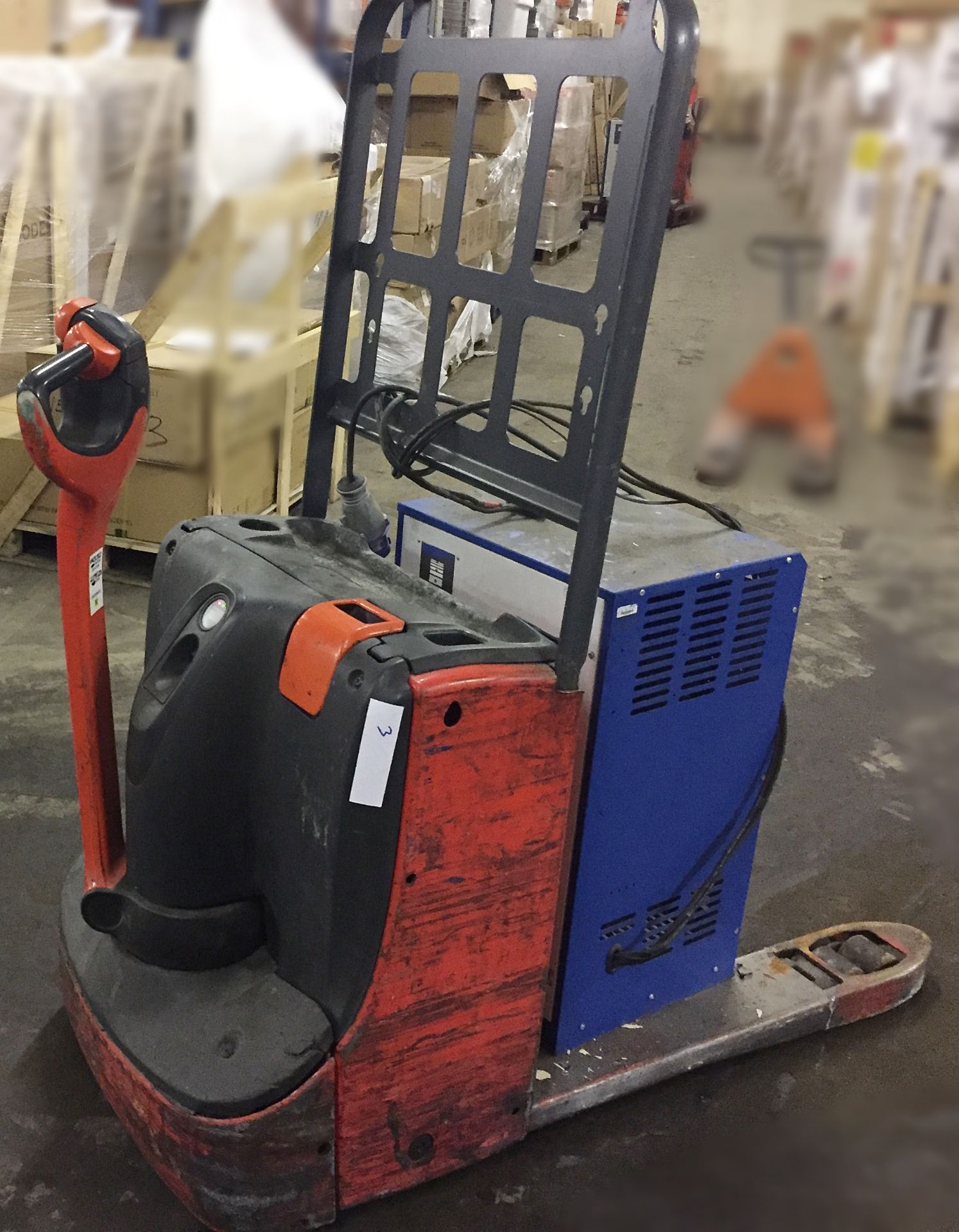 1 x Linde T20 Electric Pallet Truck With Box Guard - Tested and Working - Key and Charger Included -