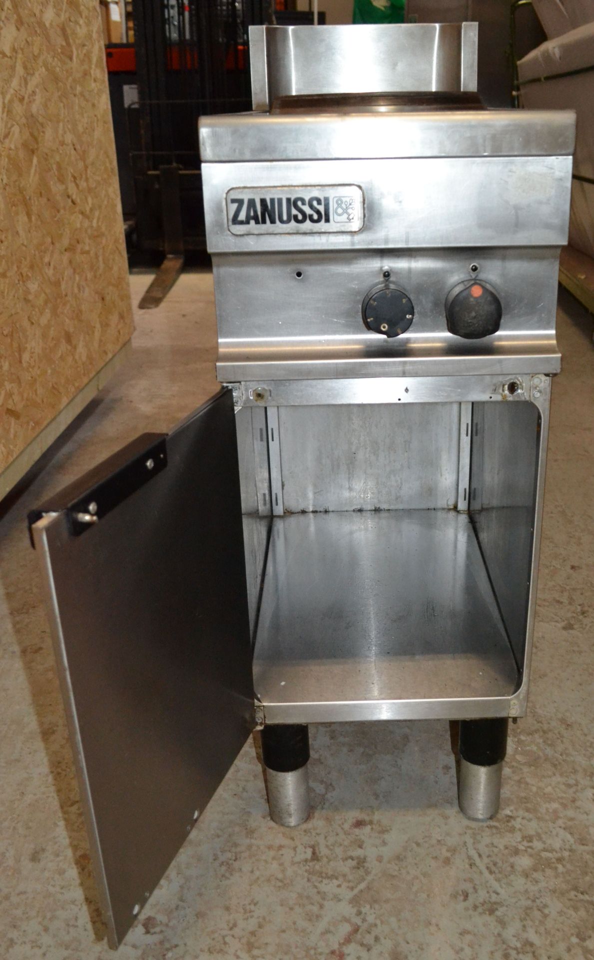 1 x Zanussi Freestanding Hot Plate - 70x35x102cm - Ref: HA112 - CL261 - Location: Altrincham WA14 - Image 5 of 11