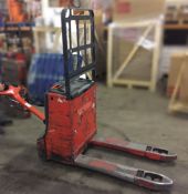 1 x Linde T20 Electric Pallet Truck With Box Guard - Tested and Working - Key and Charger Included -