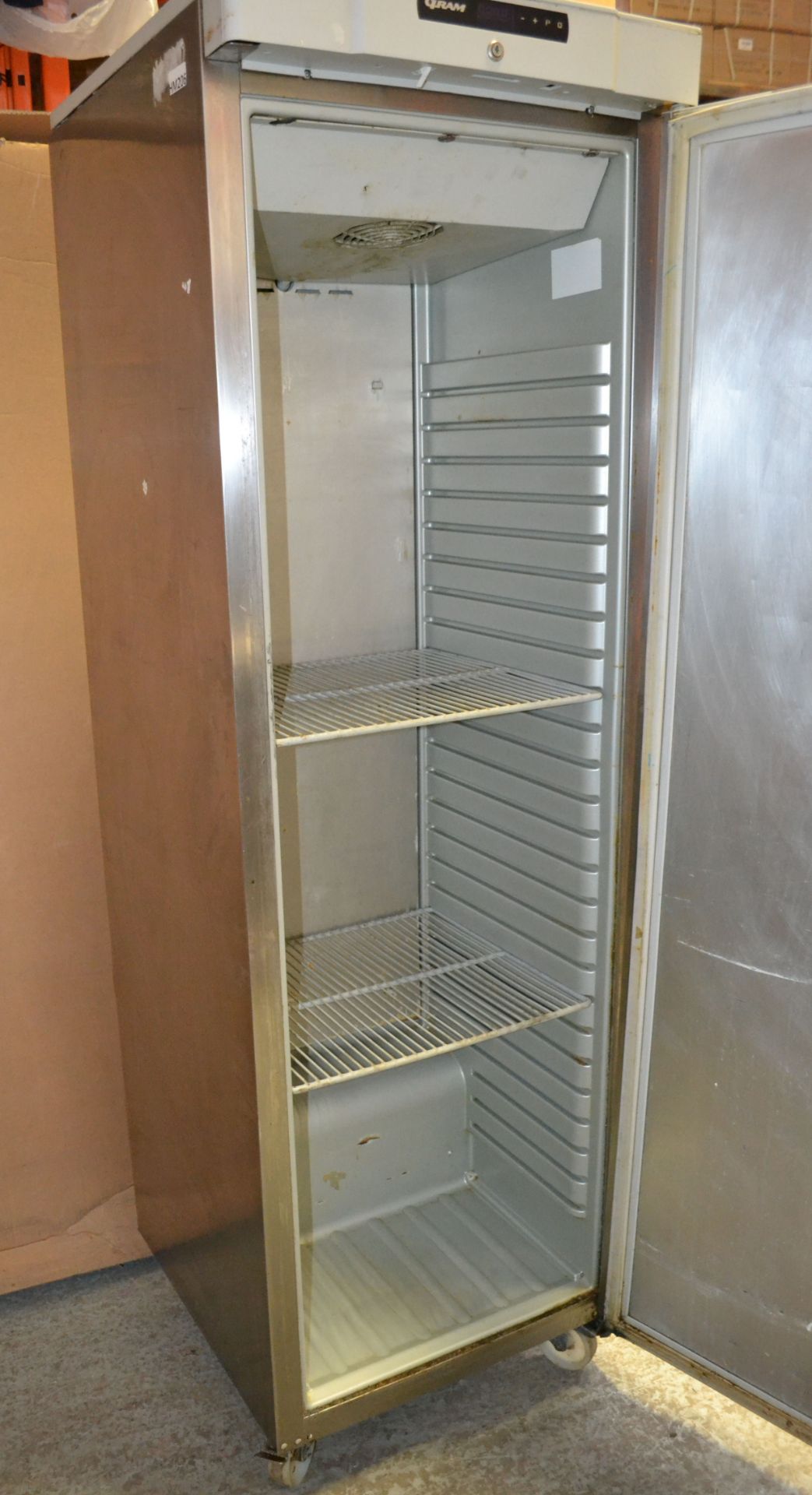 1 x Gram Tall Upright Commercial Freezer - 60x605x190cm - Ref: HM206 - CL261 - Location: - Image 7 of 10