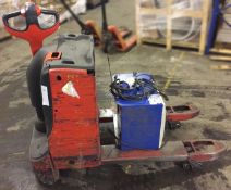 1 x Linde T20 Electric Pallet Truck - Tested and Working - Key and Charger Included - CL007 - Ref: