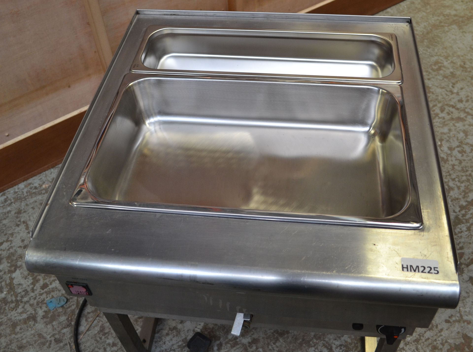 1 x Parry 9146.66W Electric Wet Bain Marie With Stand - 60.5 x 64 x 65.5(h) cm Inc. Stand - Ref: - Image 10 of 10