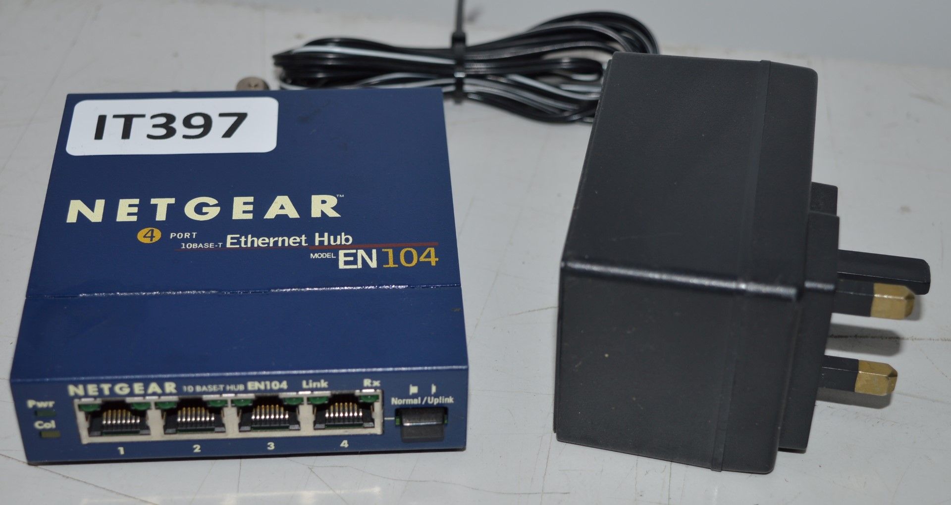 1 x Netgear EN104 Ethernet 4-Port Hub with BNC and Uplink Button - Includes AC Power Adaptor - CL280