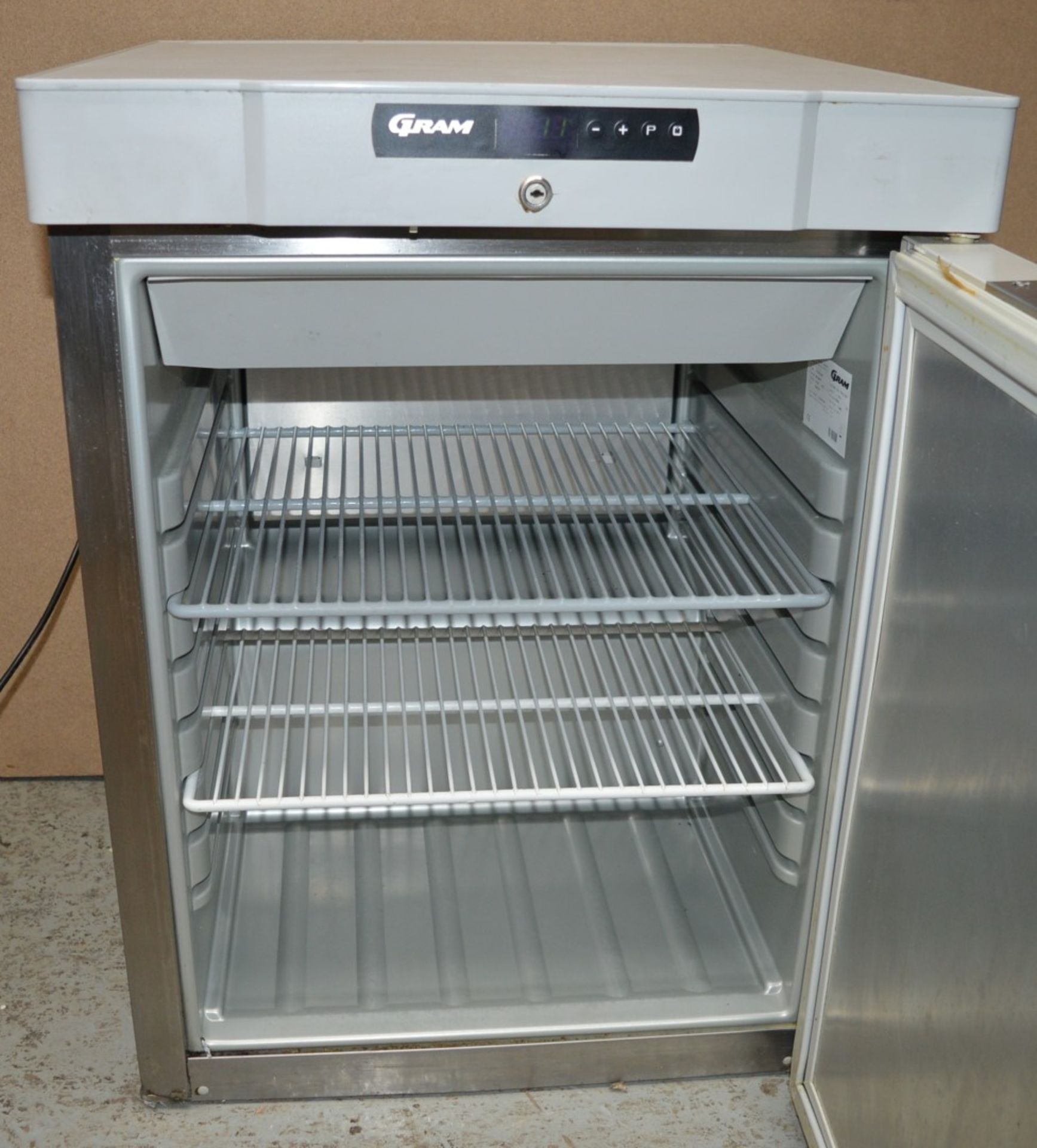 1 x Gram Compact Single Door Under Counter Freezer - Model F210 RG 3N - 125l Storage Capacity - 50mm - Image 2 of 4