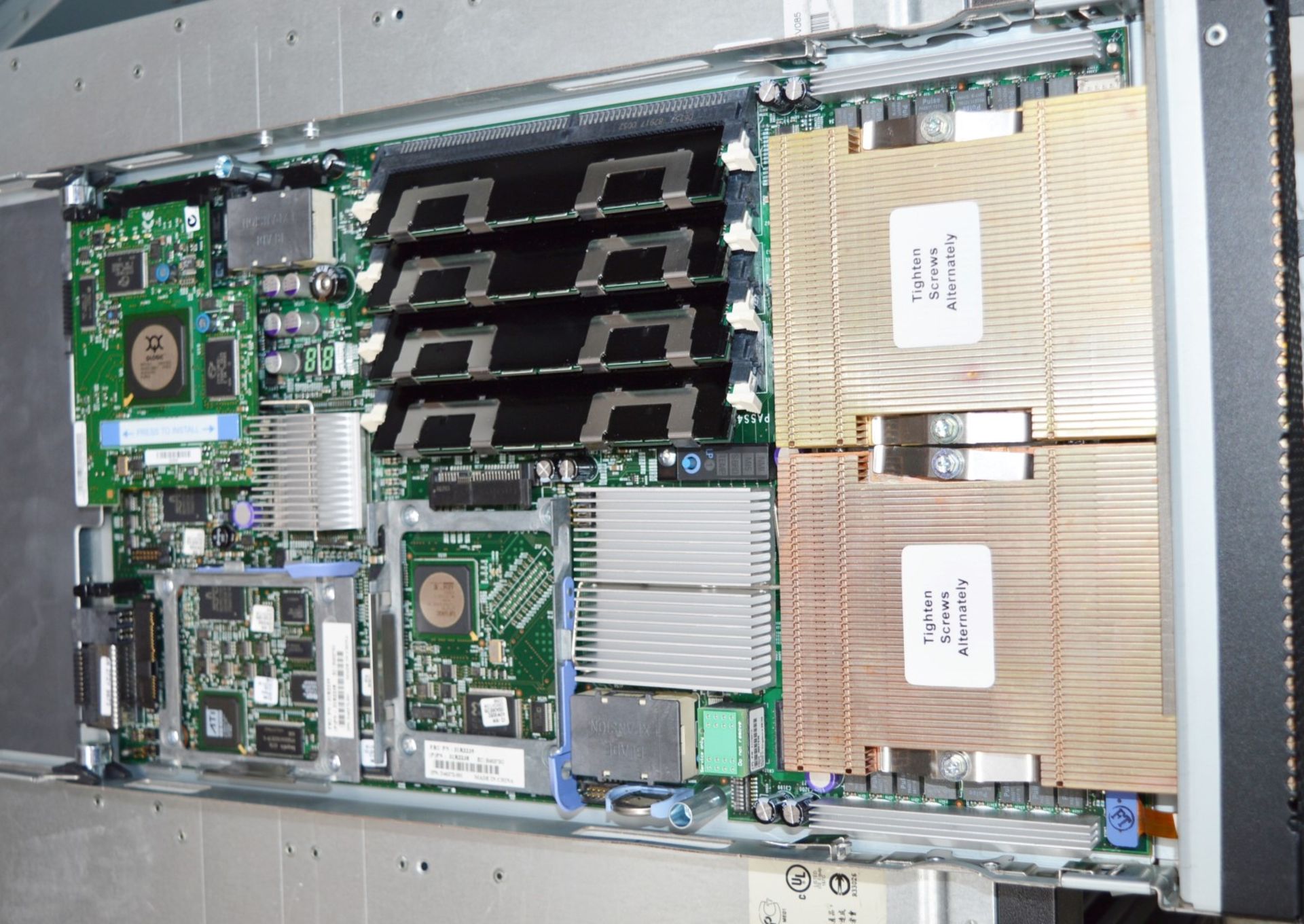 1 x IBM BladeCenter Chassis With 3 x HS21 Servers - Model 8677-3XY - CL400 - Ref IT457 - Location: - Image 6 of 7