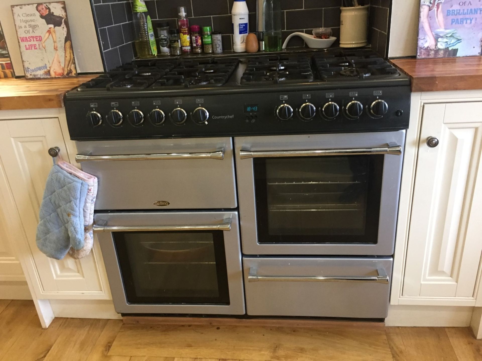 1 x Belling 100G Silver Countrychef 8-Burner, 2 Oven Range - In Good Working Condition - CL238 -