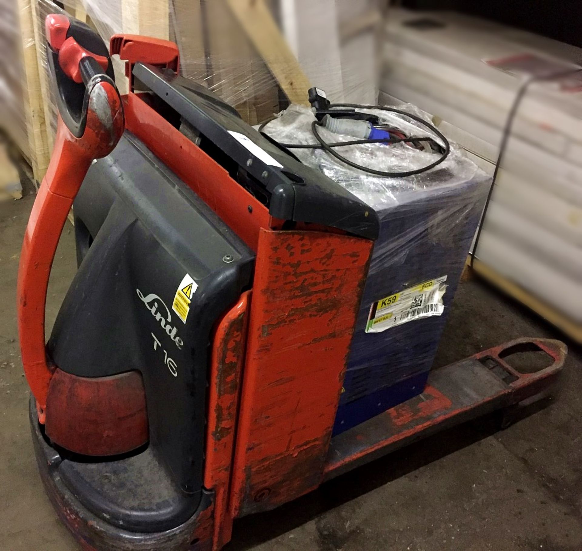 1 x Linde T16 Electric Pallet Truck - 1600kg Capacity - Tested and Working - Key and Charger