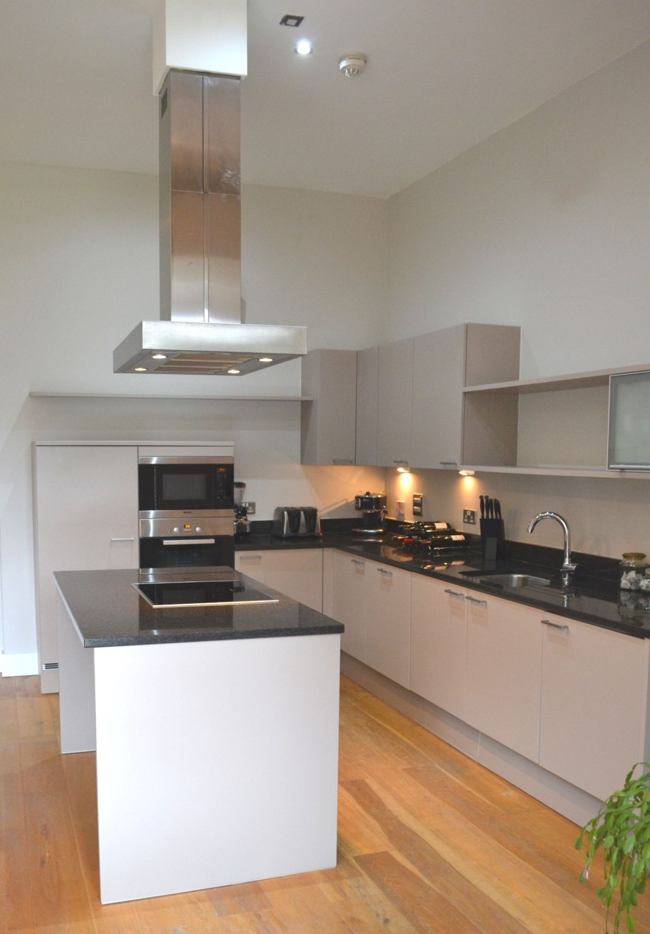 1 x Stunning Poggenpohl Kitchen With Black Granite Worktops and Miele and Siemens Appliances - In - Image 16 of 67