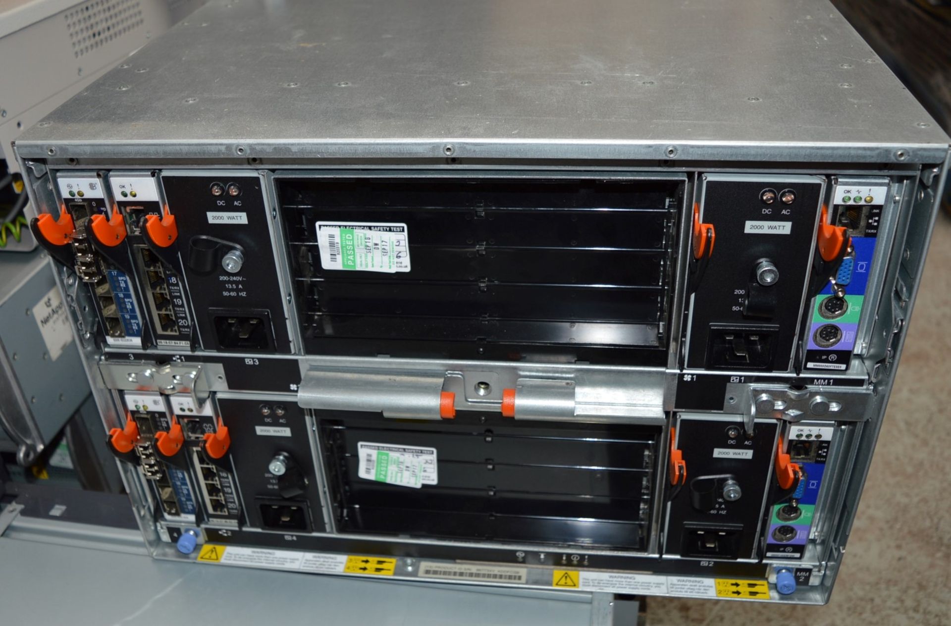 1 x IBM BladeCenter Chassis With 3 x HS21 Servers - Model 8677-3XY - CL400 - Ref IT457 - Location: - Image 5 of 7