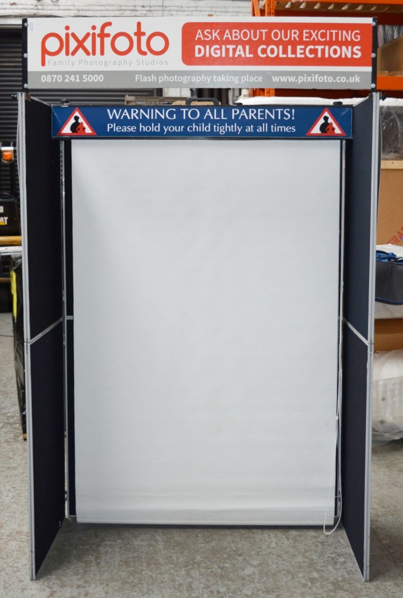 1 x Pixifoto Mobile Flash Photography Booth - Ideal For Use in Shopping Centers, Weddings, - Image 3 of 16