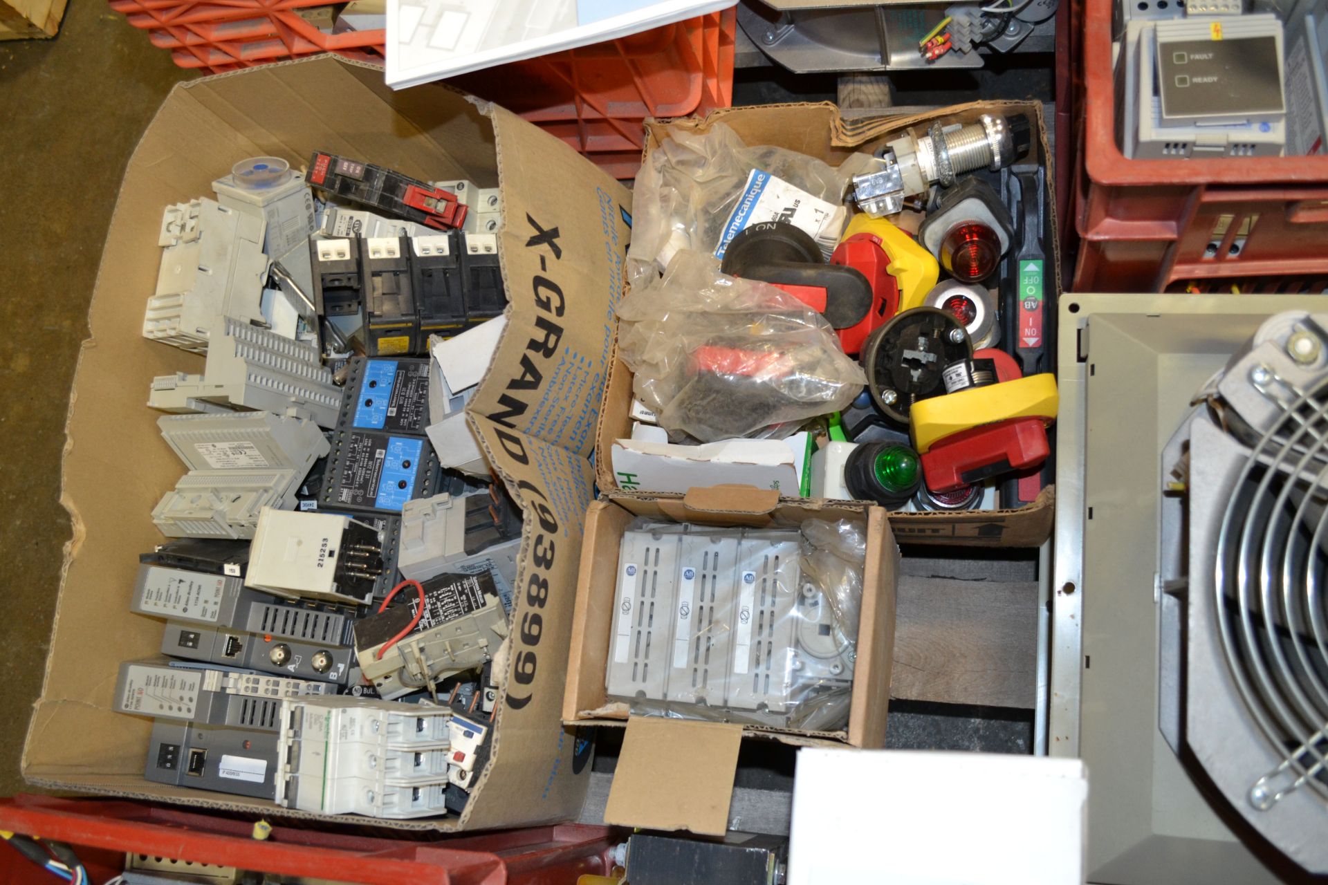 Panel Components. YFDs (19). Contactors, Overloas. Buttons, Fans ETC. IF REQUIRED wrapping add $10. - Image 3 of 4